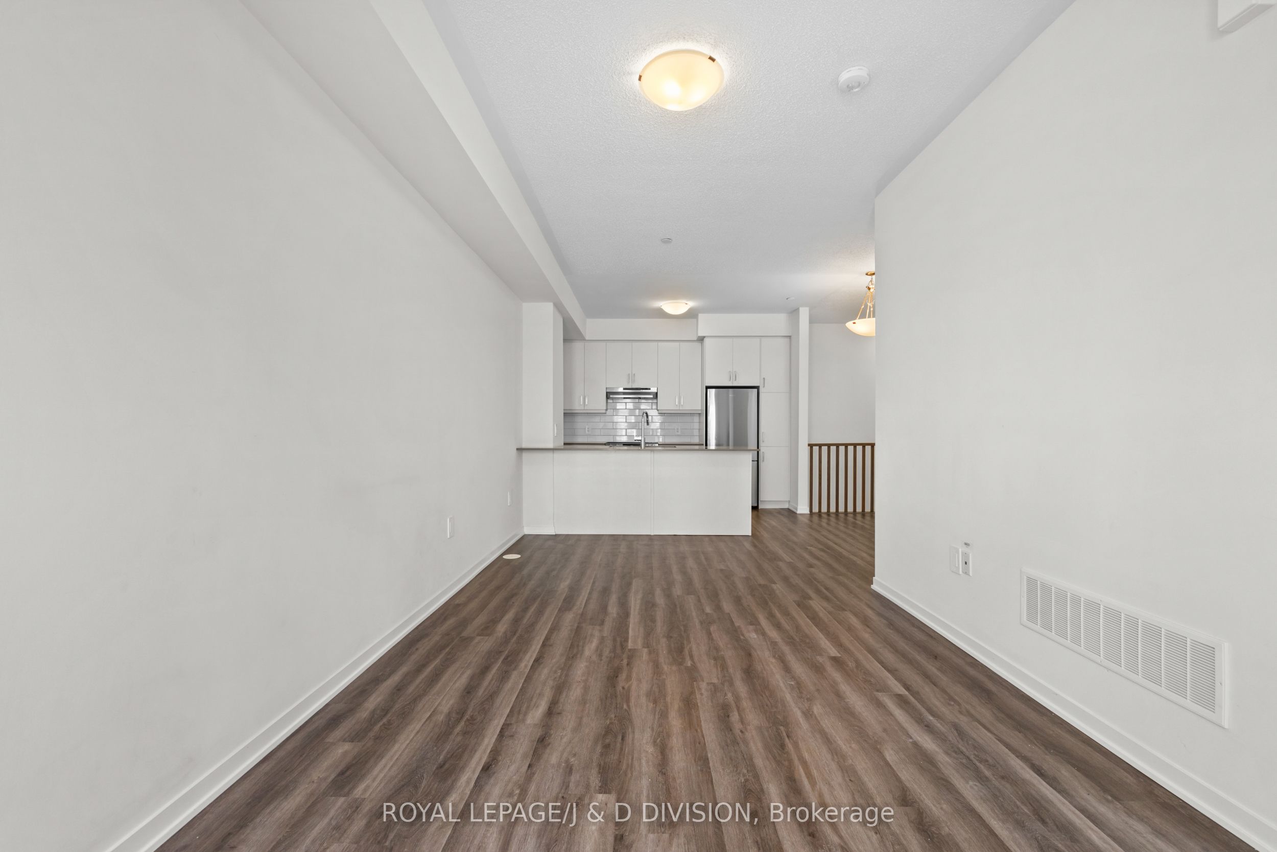 31 Honeycrisp Crescent 57, Vaughan, ON L4K 0N6 photo 5