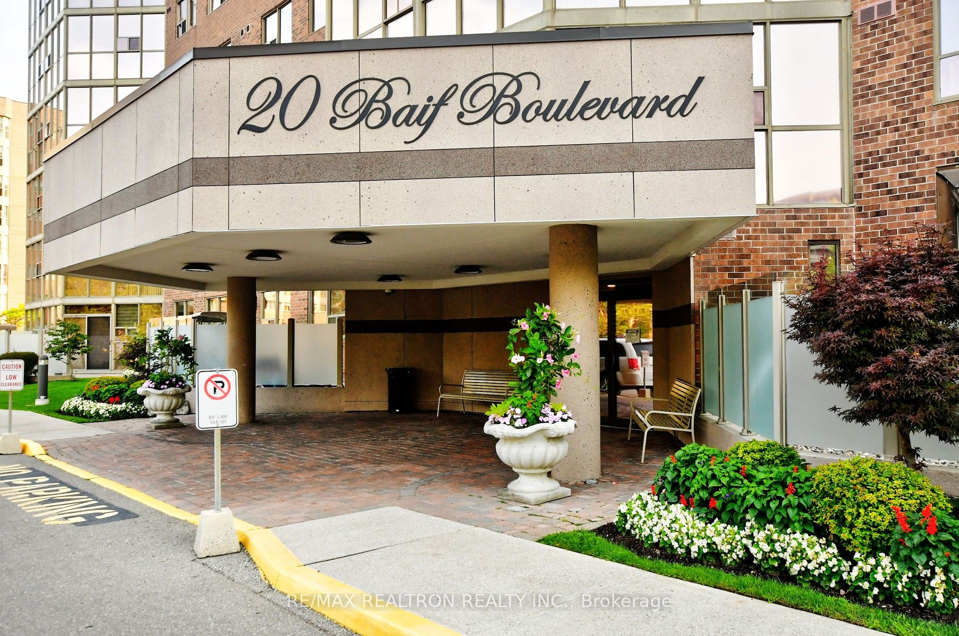 20 Baif Boulevard 705, Richmond Hill, ON L4C 8T1 photo 2