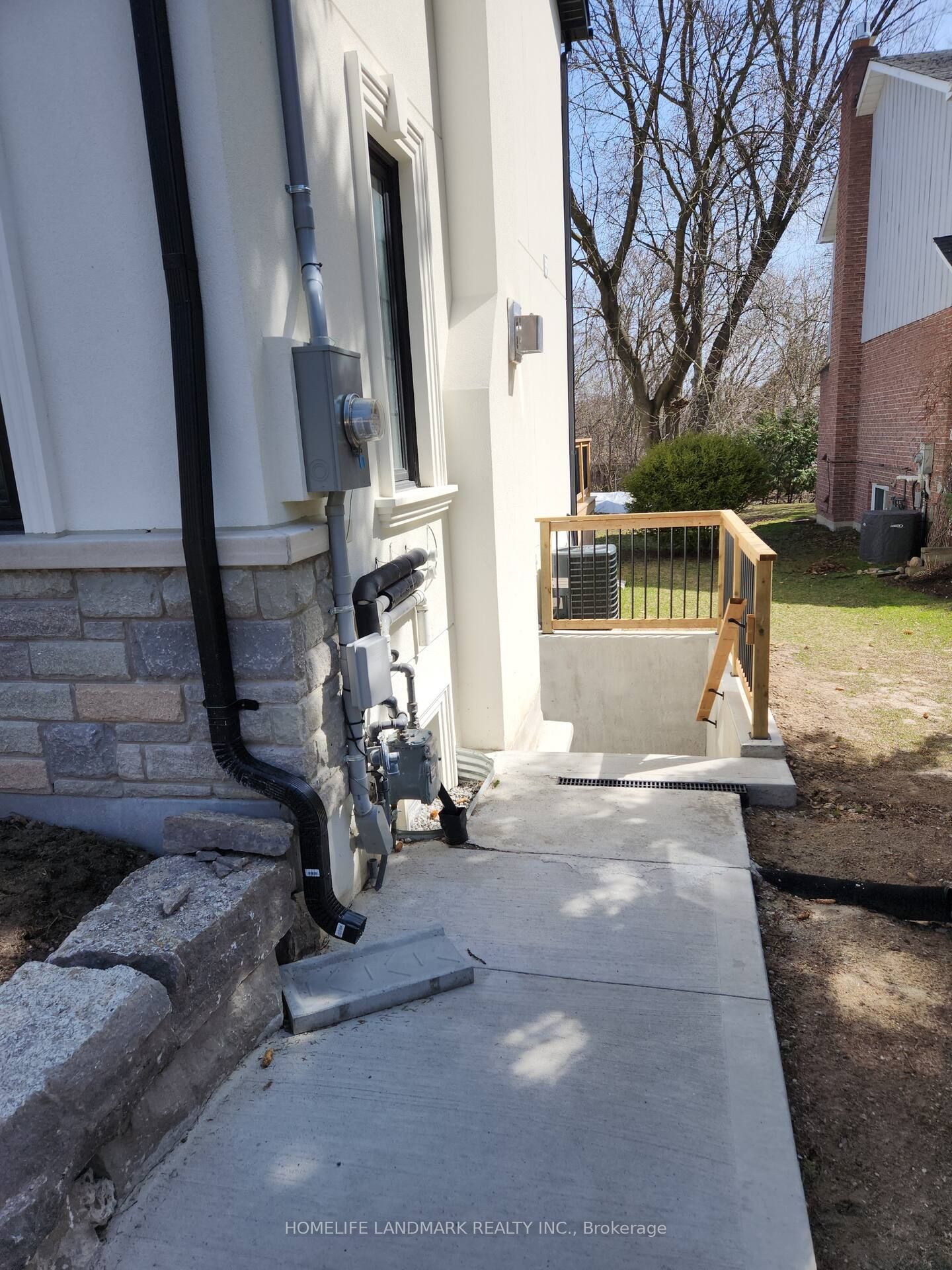 452 D'arcy Street S Basement Unit, Newmarket, ON L3Y 1N1 photo 2