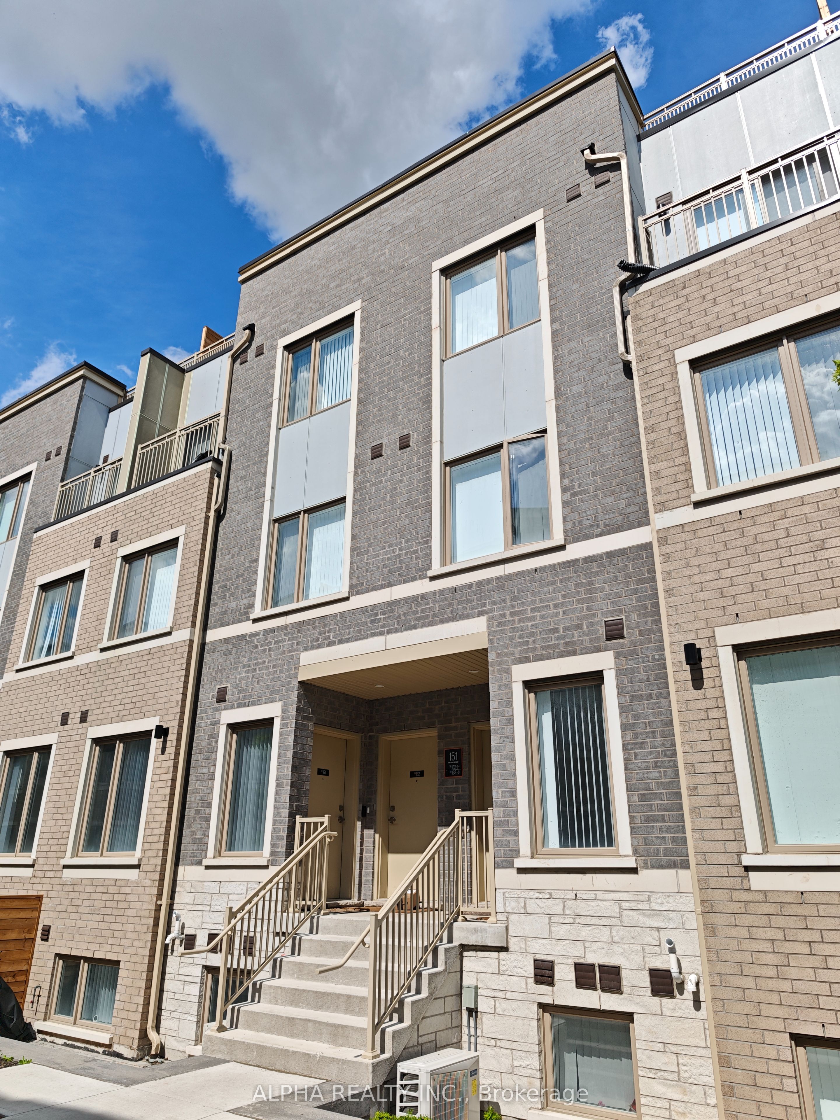 151 Honey Crisp Crescent TH162, Vaughan, ON L4K 5Z8 photo 2