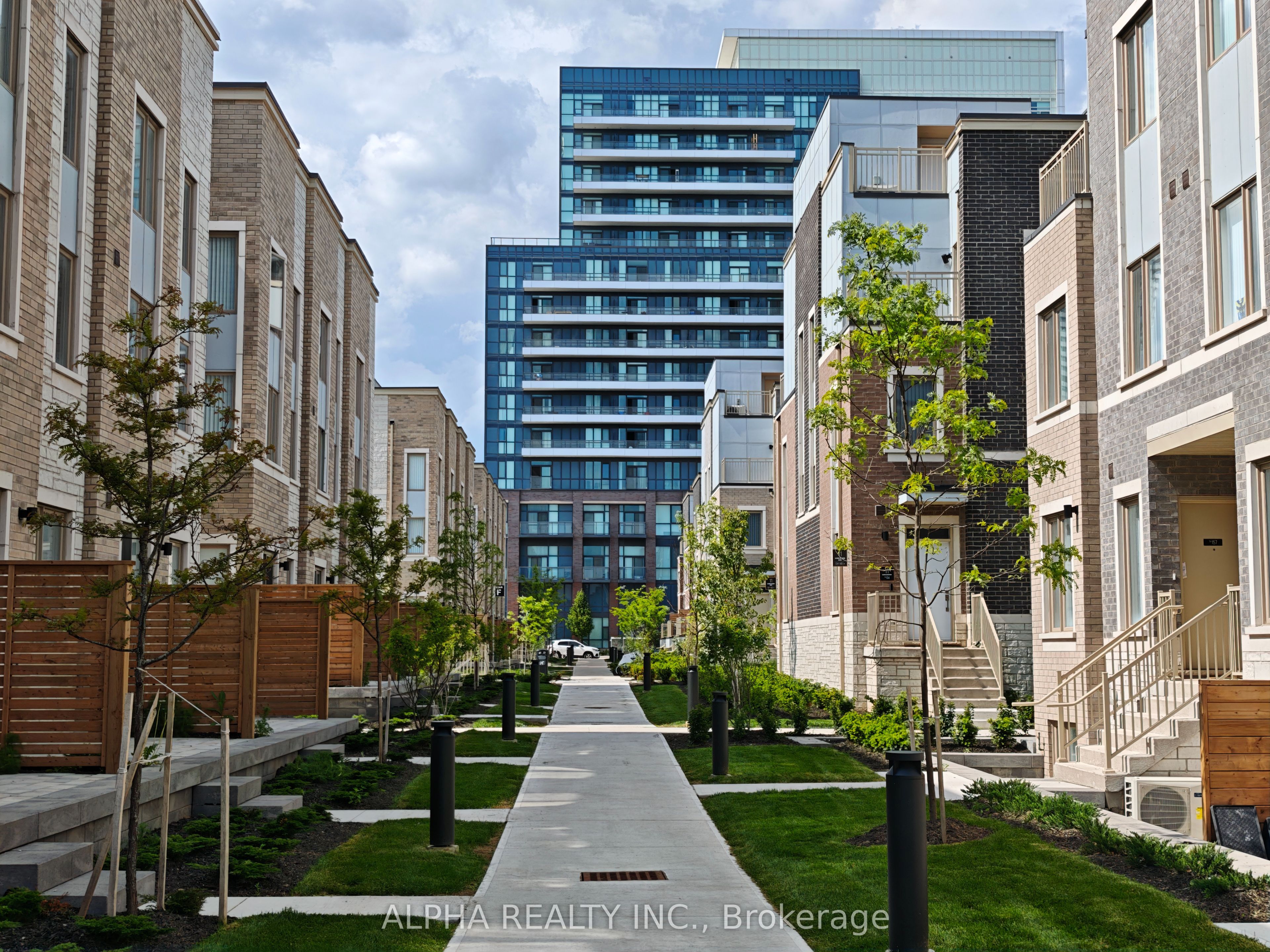151 Honey Crisp Crescent TH162, Vaughan, ON L4K 5Z8 photo 5