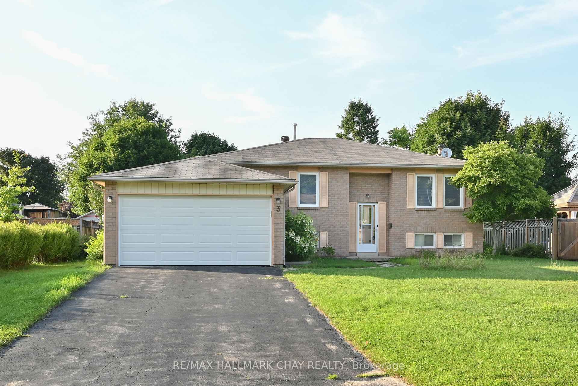 3 John James Drive, Essa, ON L3W 0J4