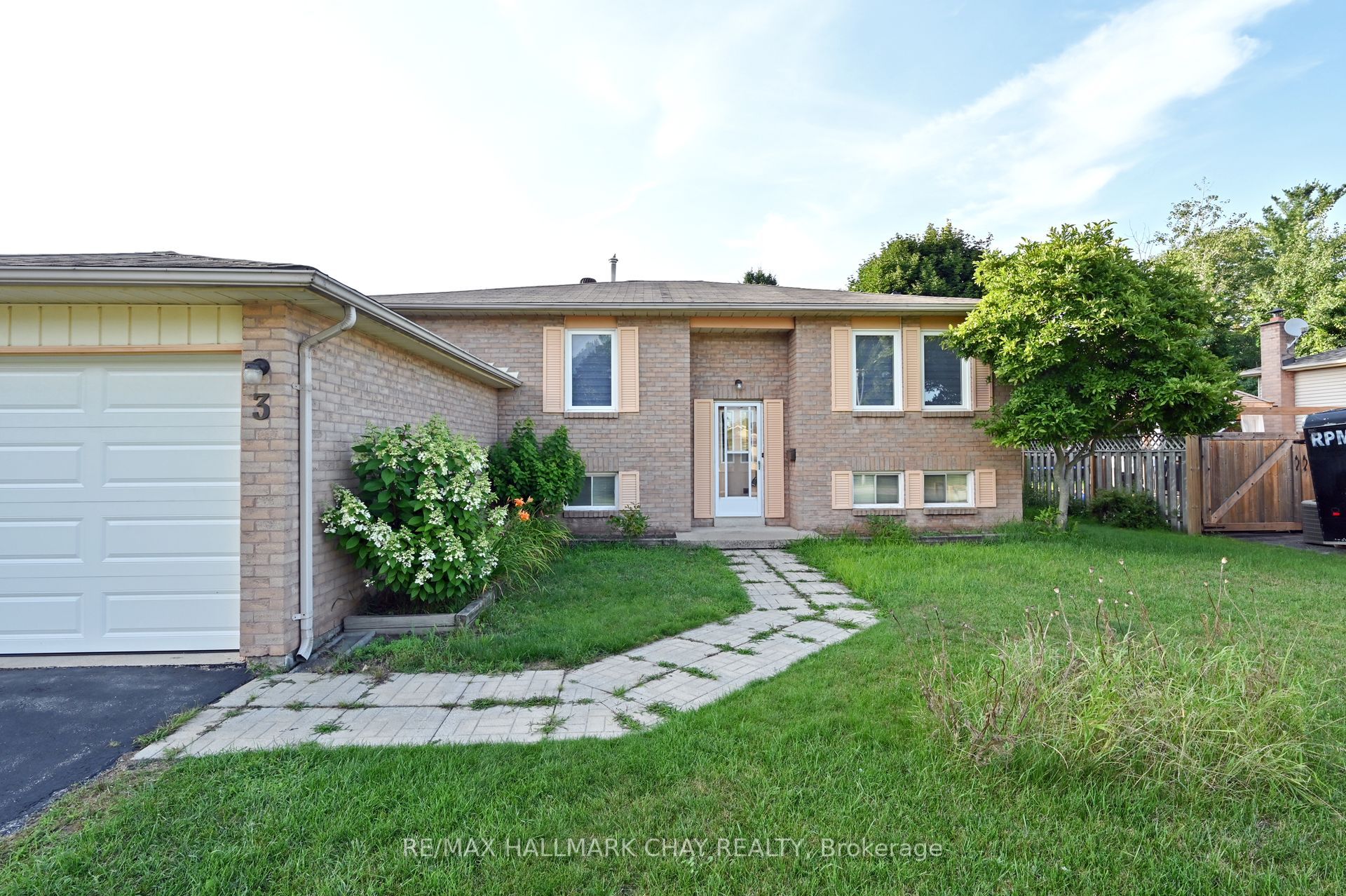 3 John James Drive, Essa, ON L3W 0J4 photo 3