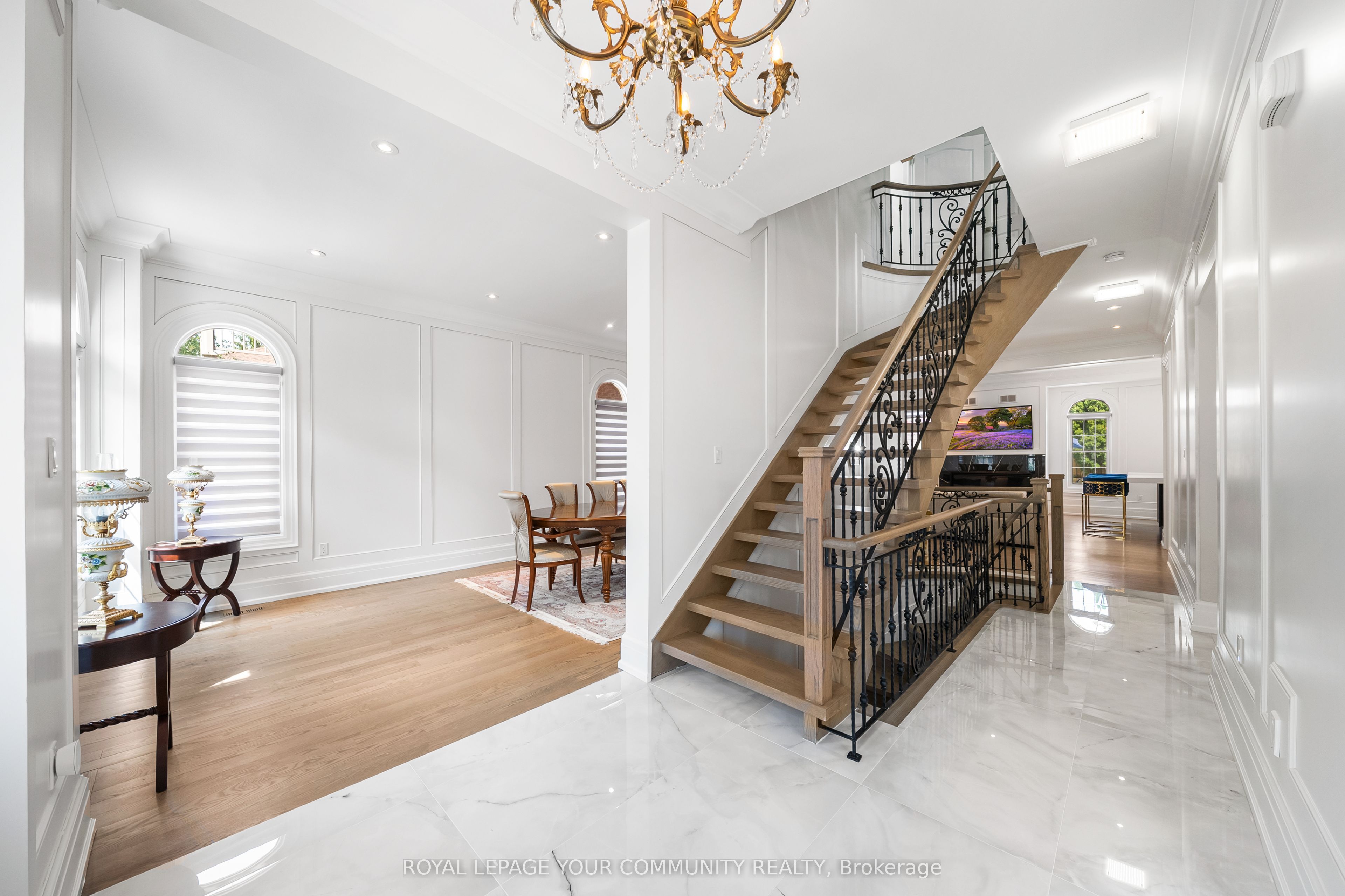 42 Oatlands Crescent, Richmond Hill, ON L4C 9P2 photo 4