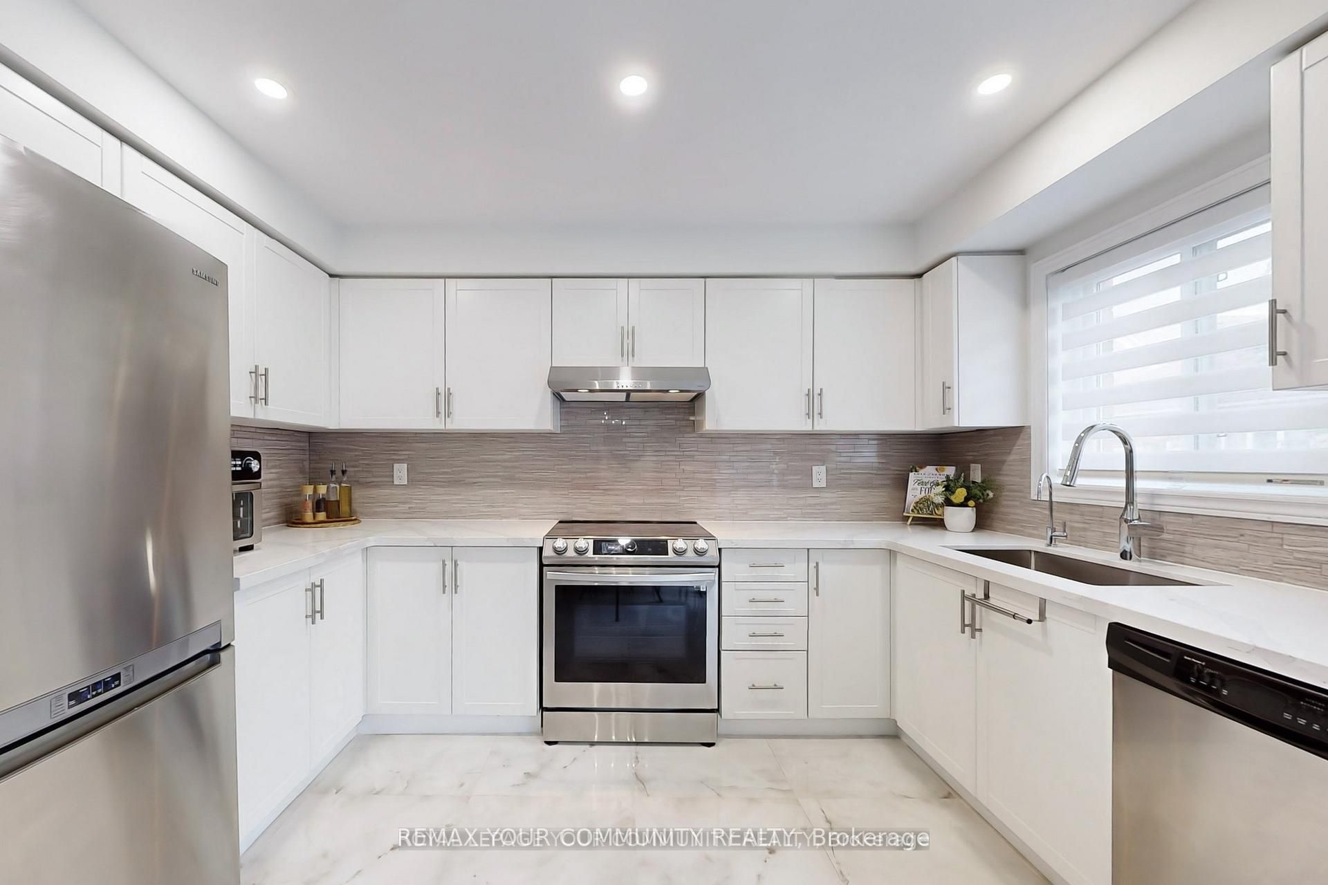 52 Four Seasons Crescent, East Gwillimbury, ON L9N 0C3 photo 5