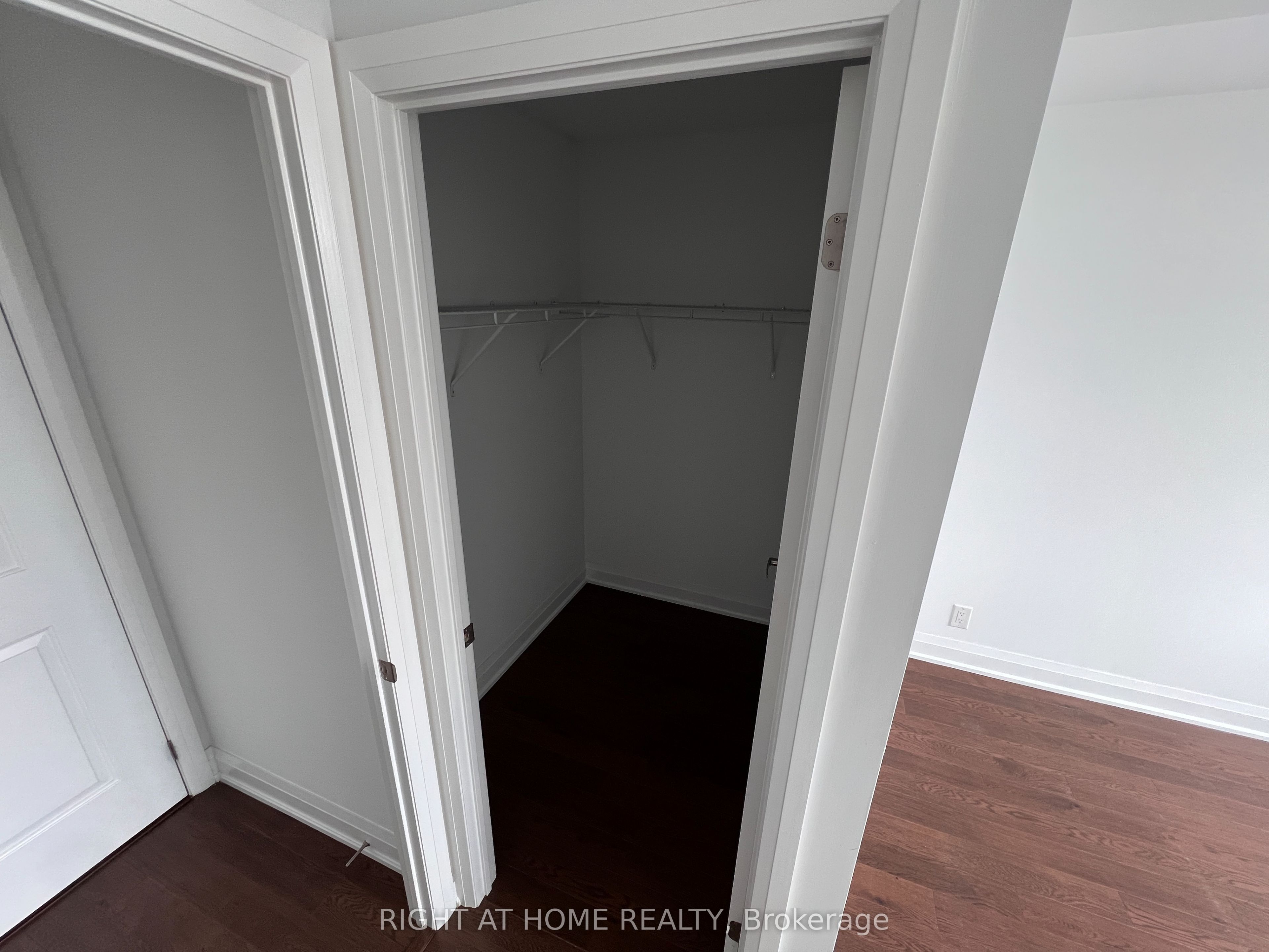 12 Woodstream Boulevard 206, Vaughan, ON L4L 8C3 photo 3