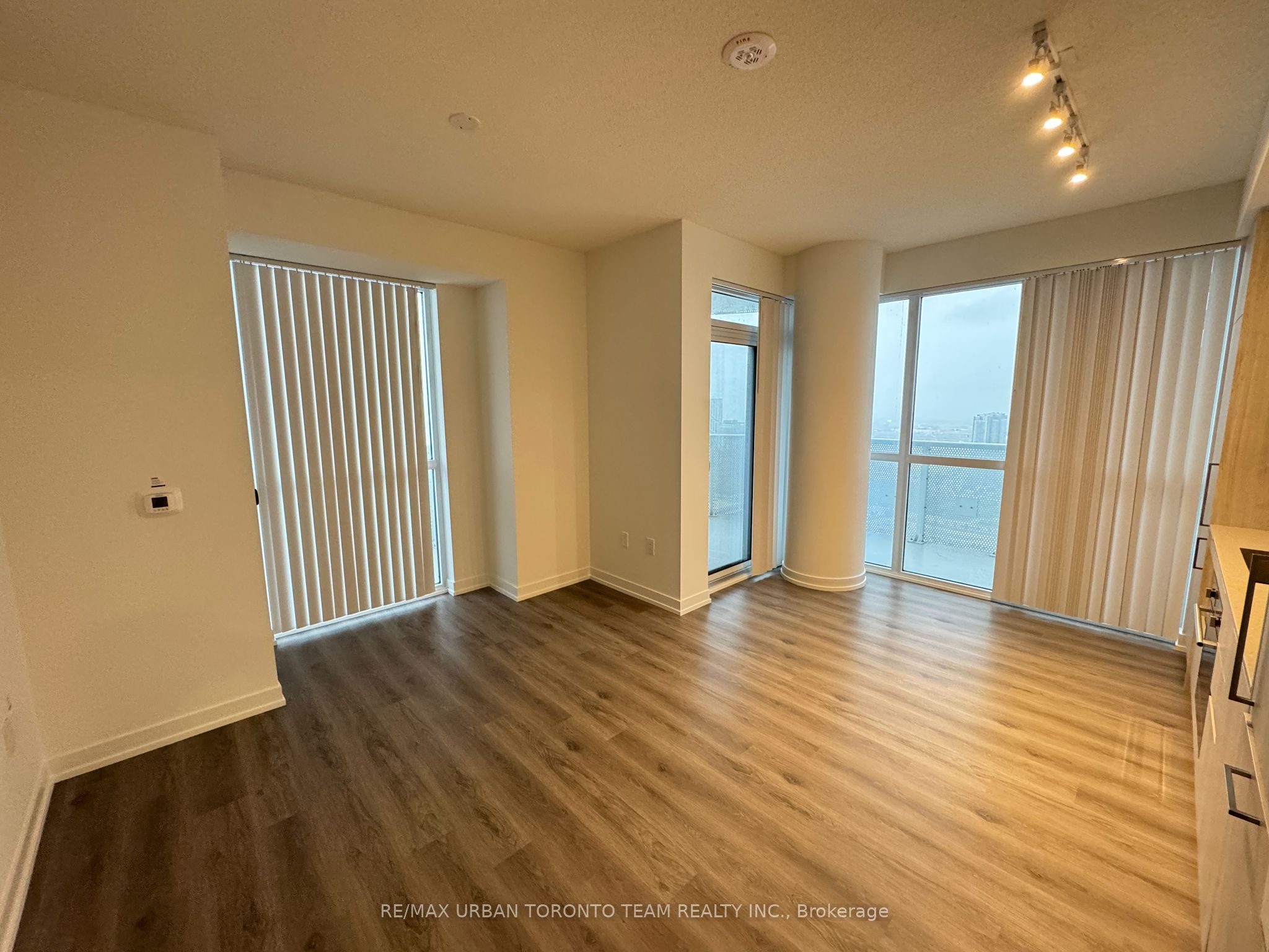 225 Commerce Street 4112, Vaughan, ON L4K 0R1 photo 2