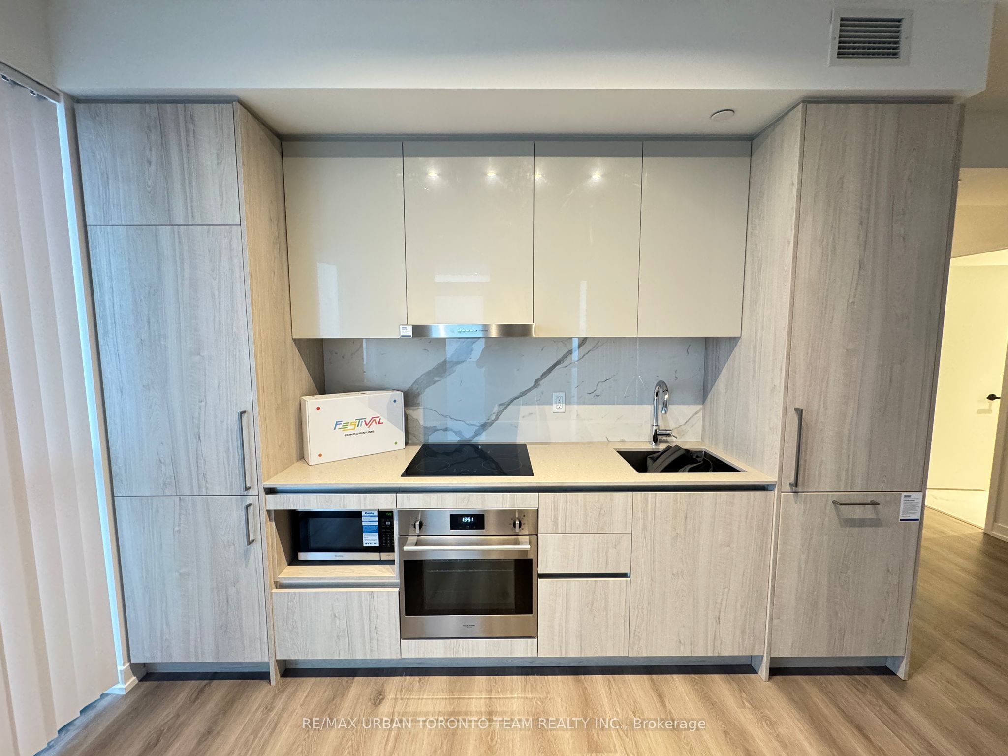 225 Commerce Street 4112, Vaughan, ON L4K 0R1 photo 4