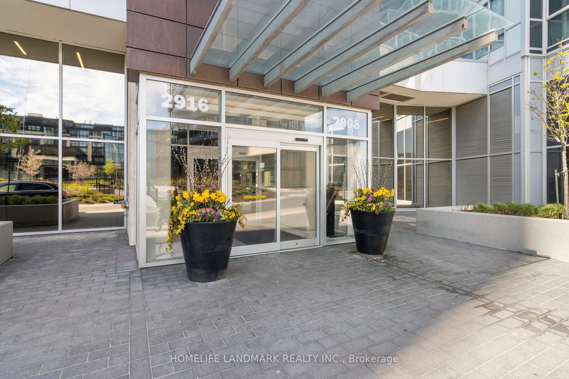 2916 HIGHWAY 7 Road 2404, Vaughan, ON L4K 0K6 photo 2