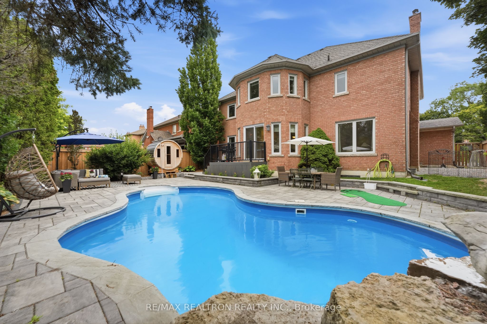 653 Exceller Circle, Newmarket, ON L3X 1P6 photo 2