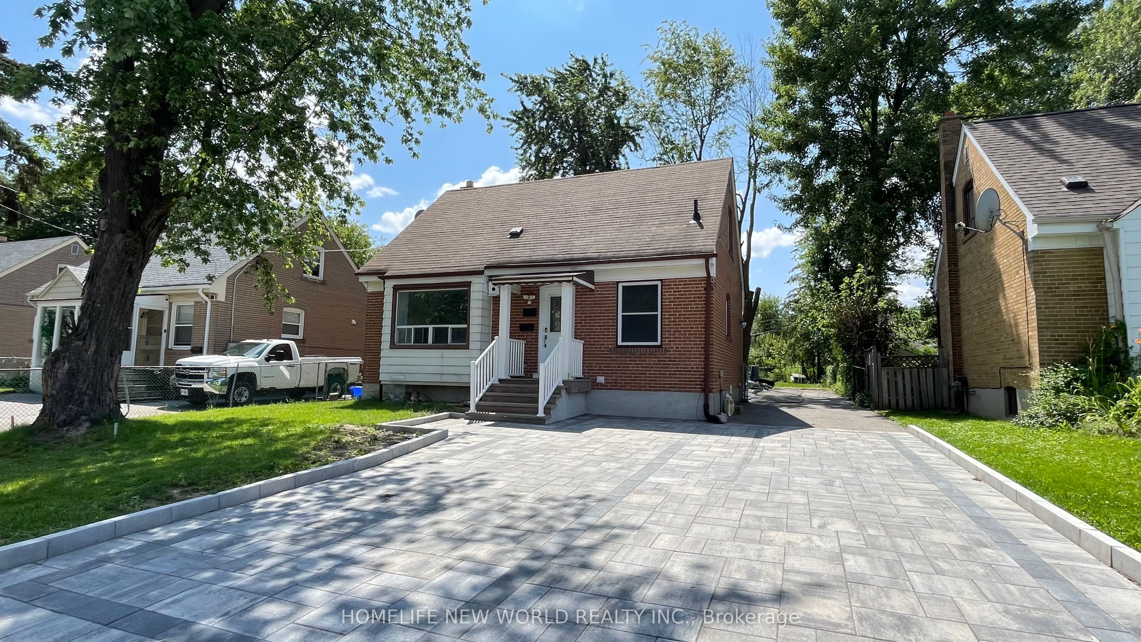 100 Pugsley Avenue, Richmond Hill, ON L4C 1Z9