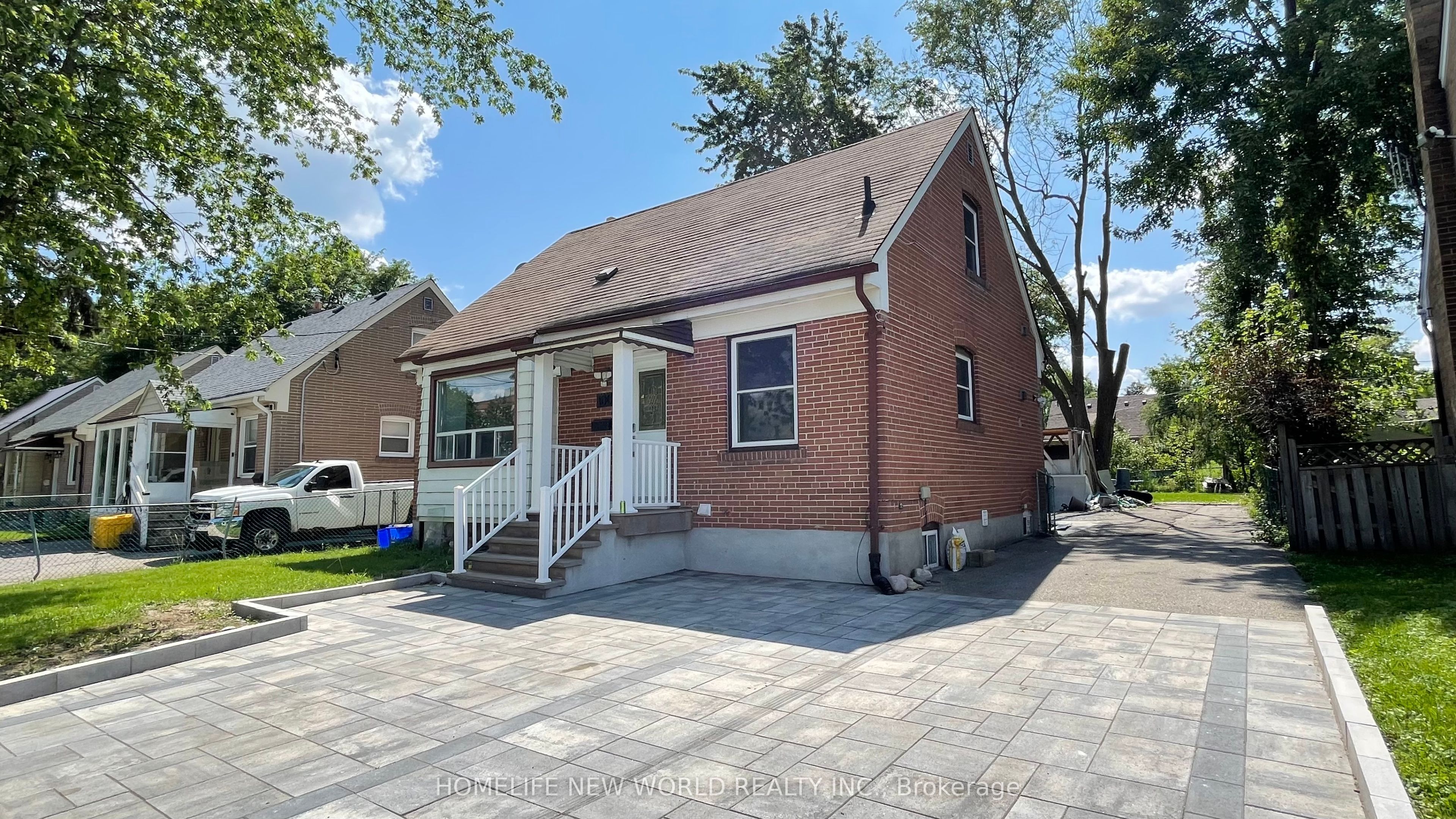 100 Pugsley Avenue, Richmond Hill, ON L4C 1Z9 photo 2