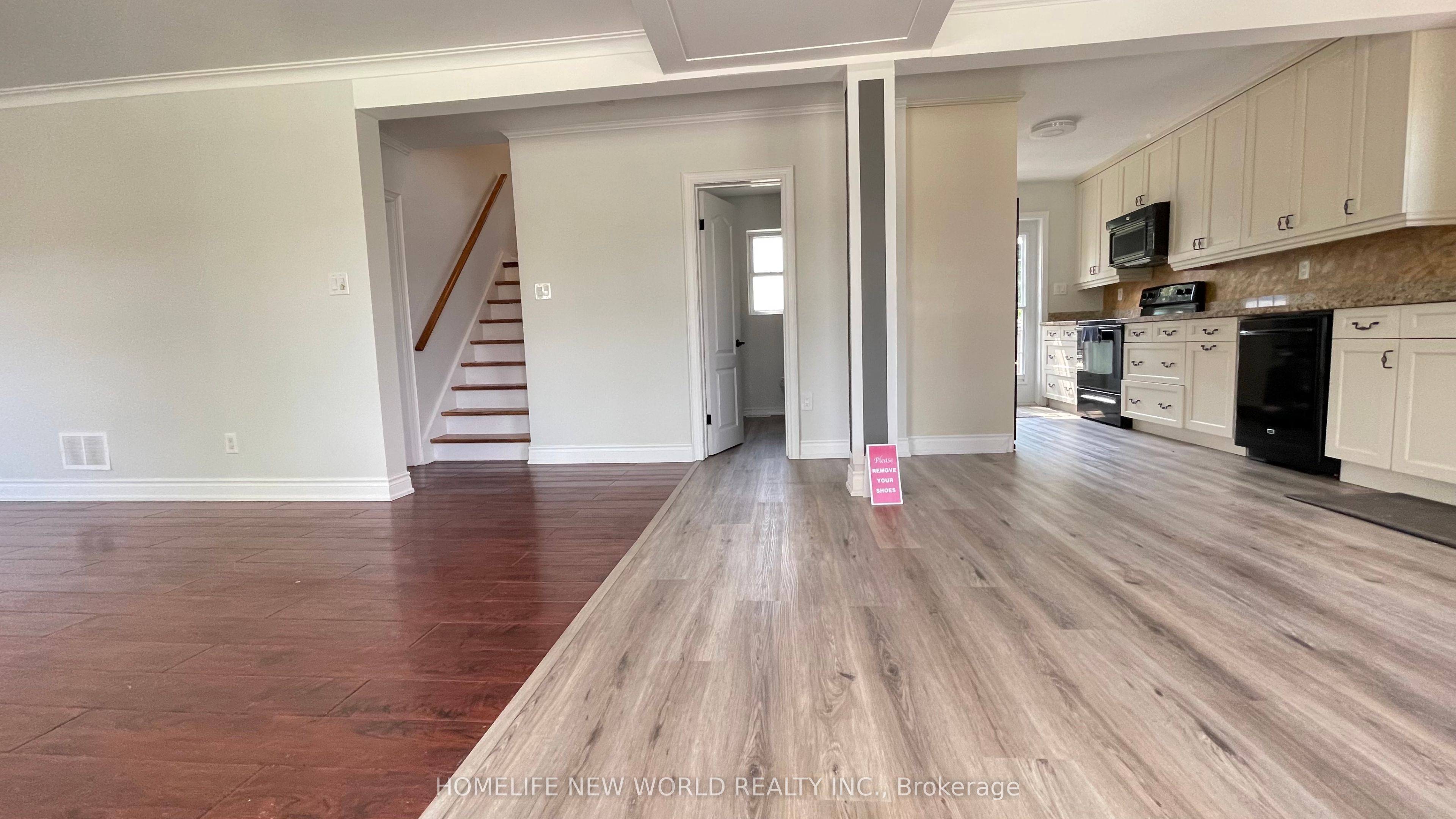 100 Pugsley Avenue, Richmond Hill, ON L4C 1Z9 photo 3