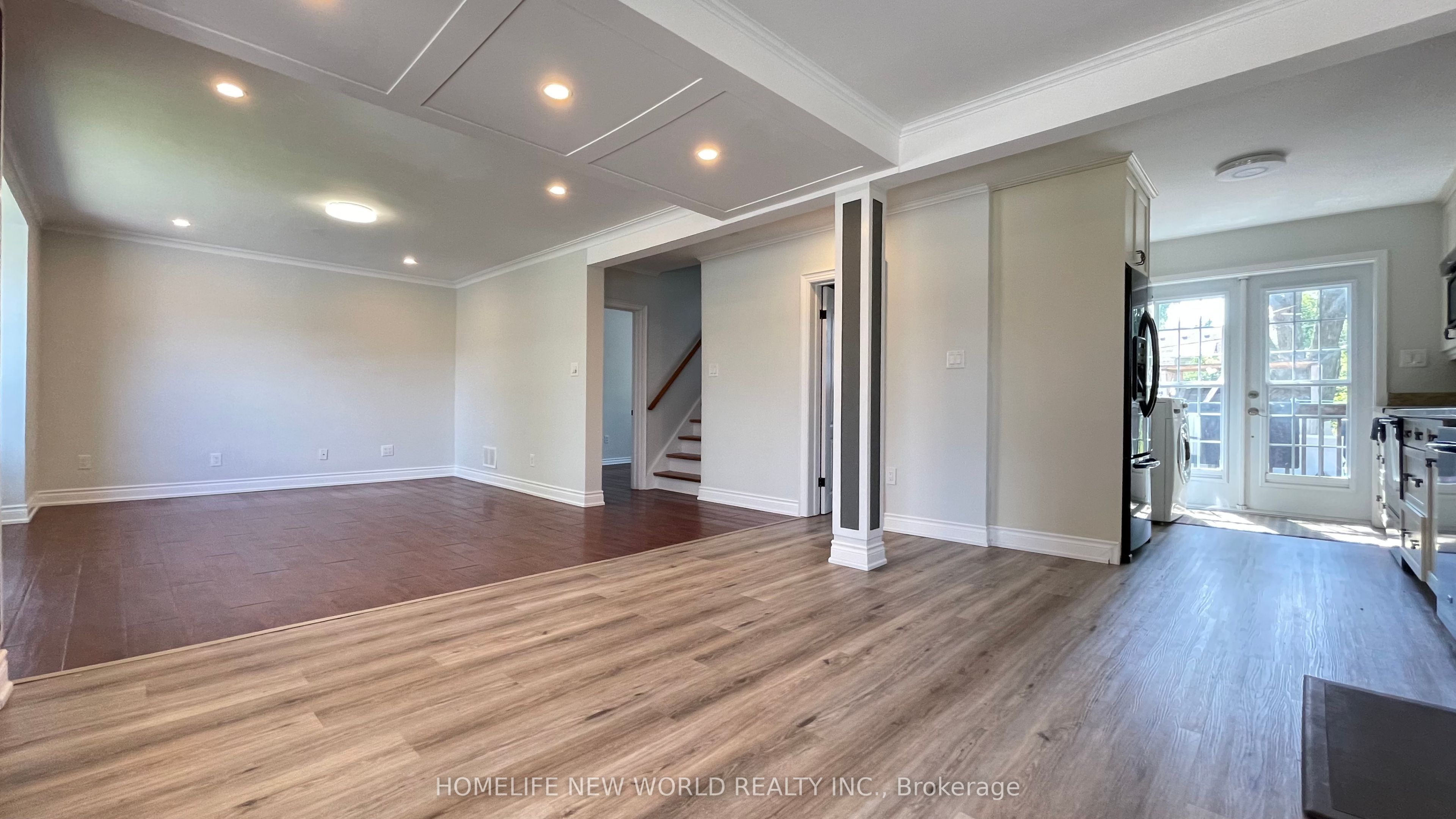 100 Pugsley Avenue, Richmond Hill, ON L4C 1Z9 photo 4