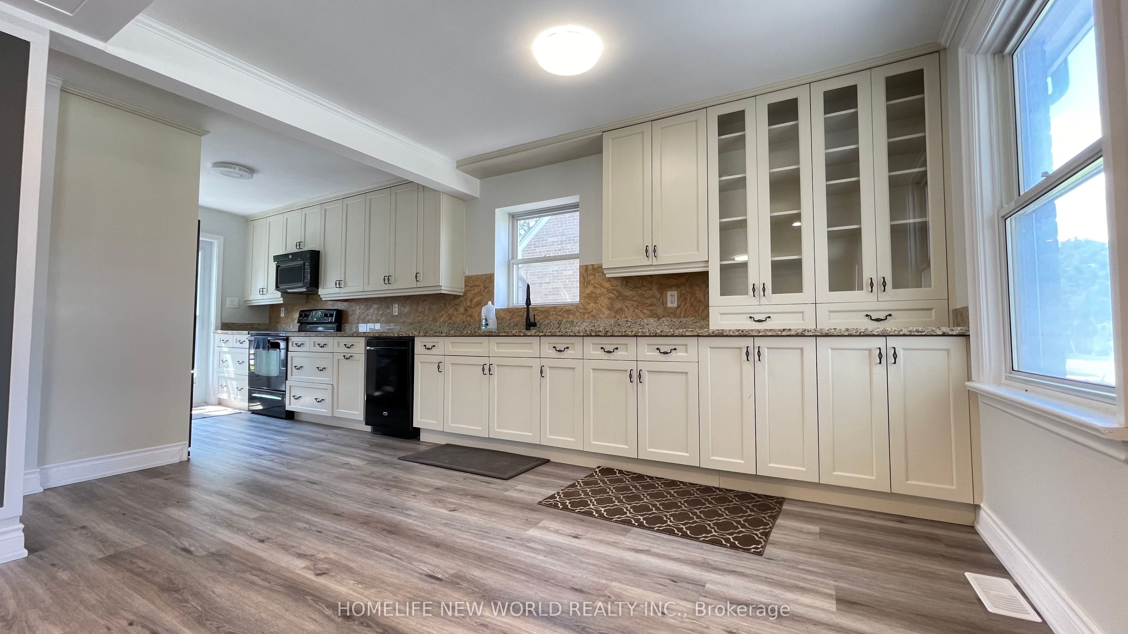 100 Pugsley Avenue, Richmond Hill, ON L4C 1Z9 photo 5