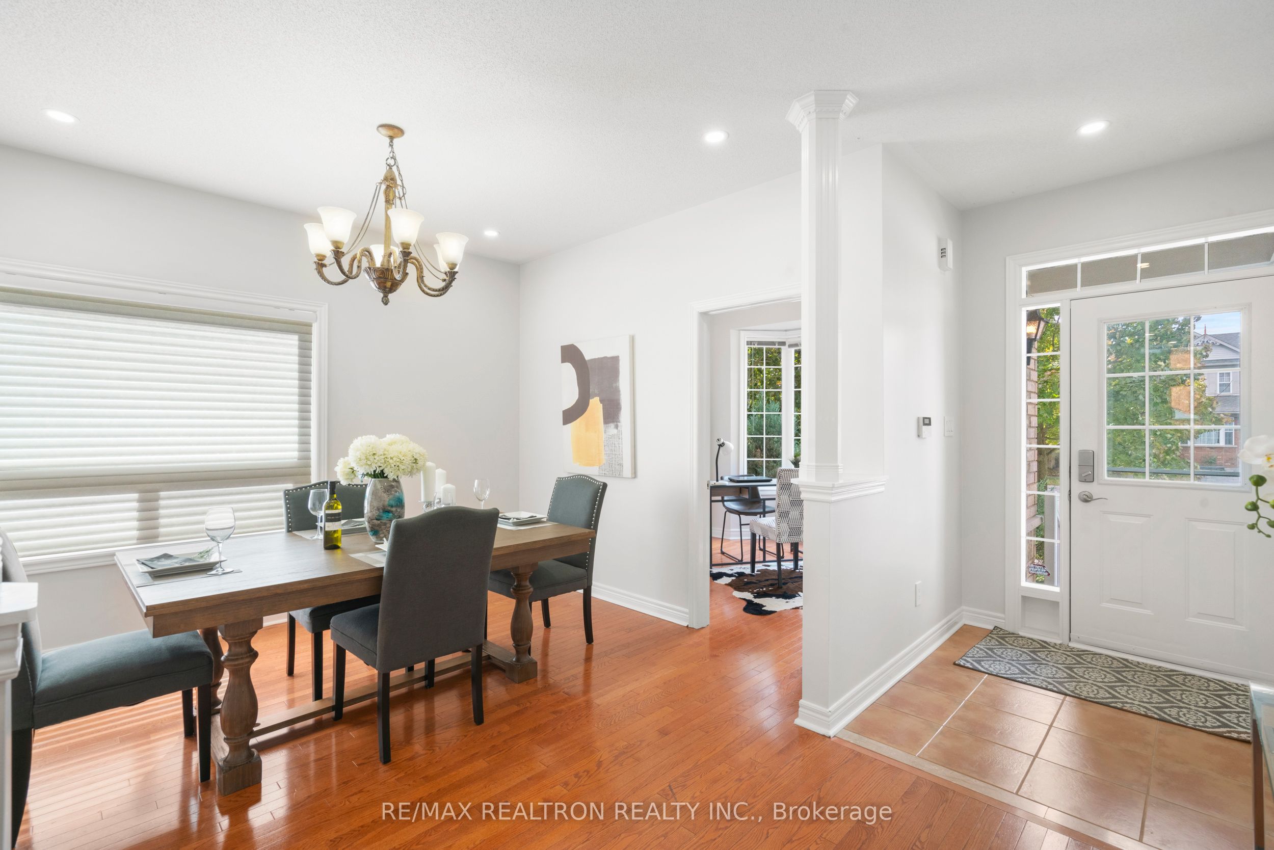 91 Gateway Drive, Aurora, ON L4G 7S5 photo 3