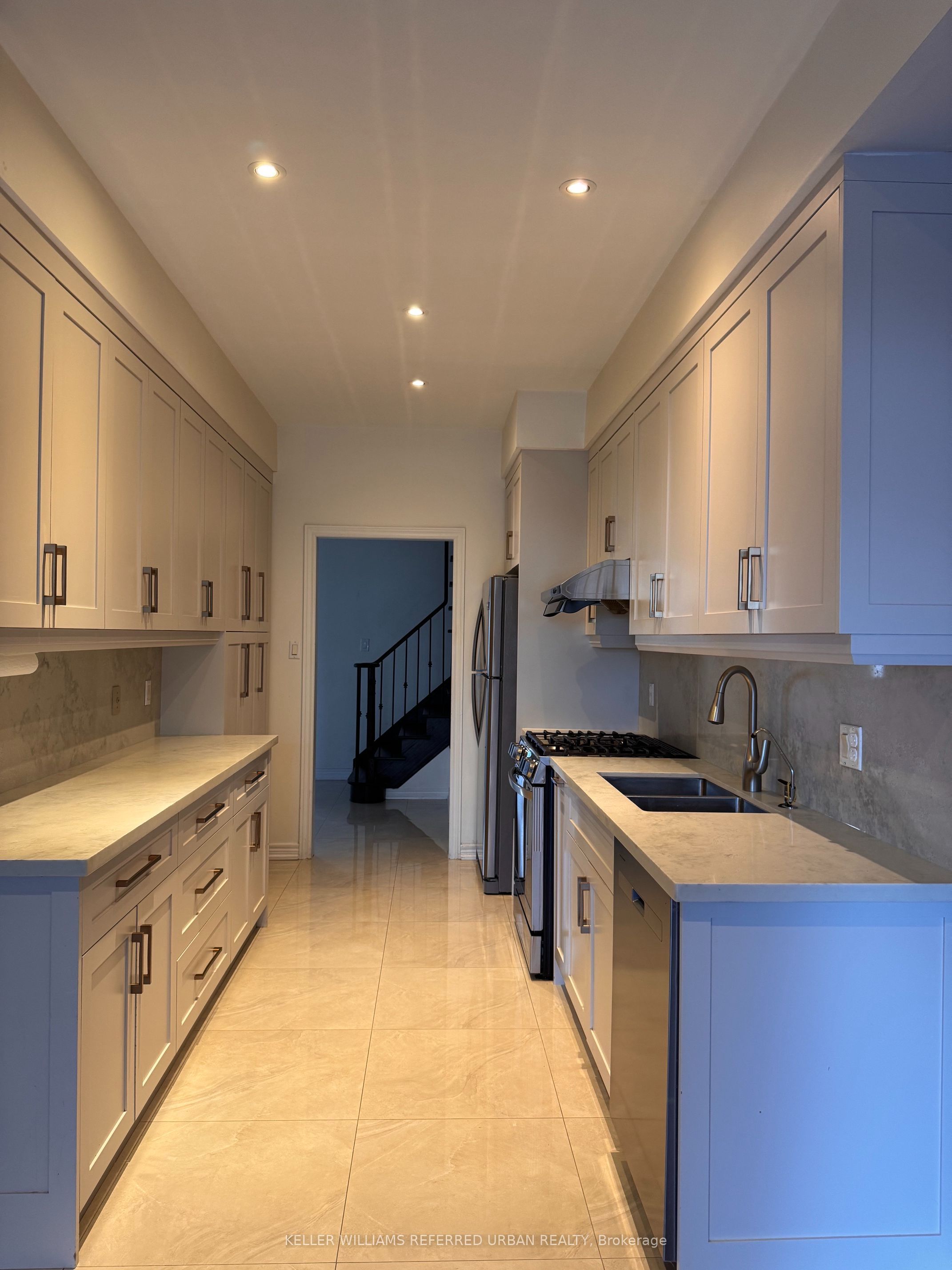 45 Cameo Drive, Richmond Hill, ON L4S 2C1 photo 3