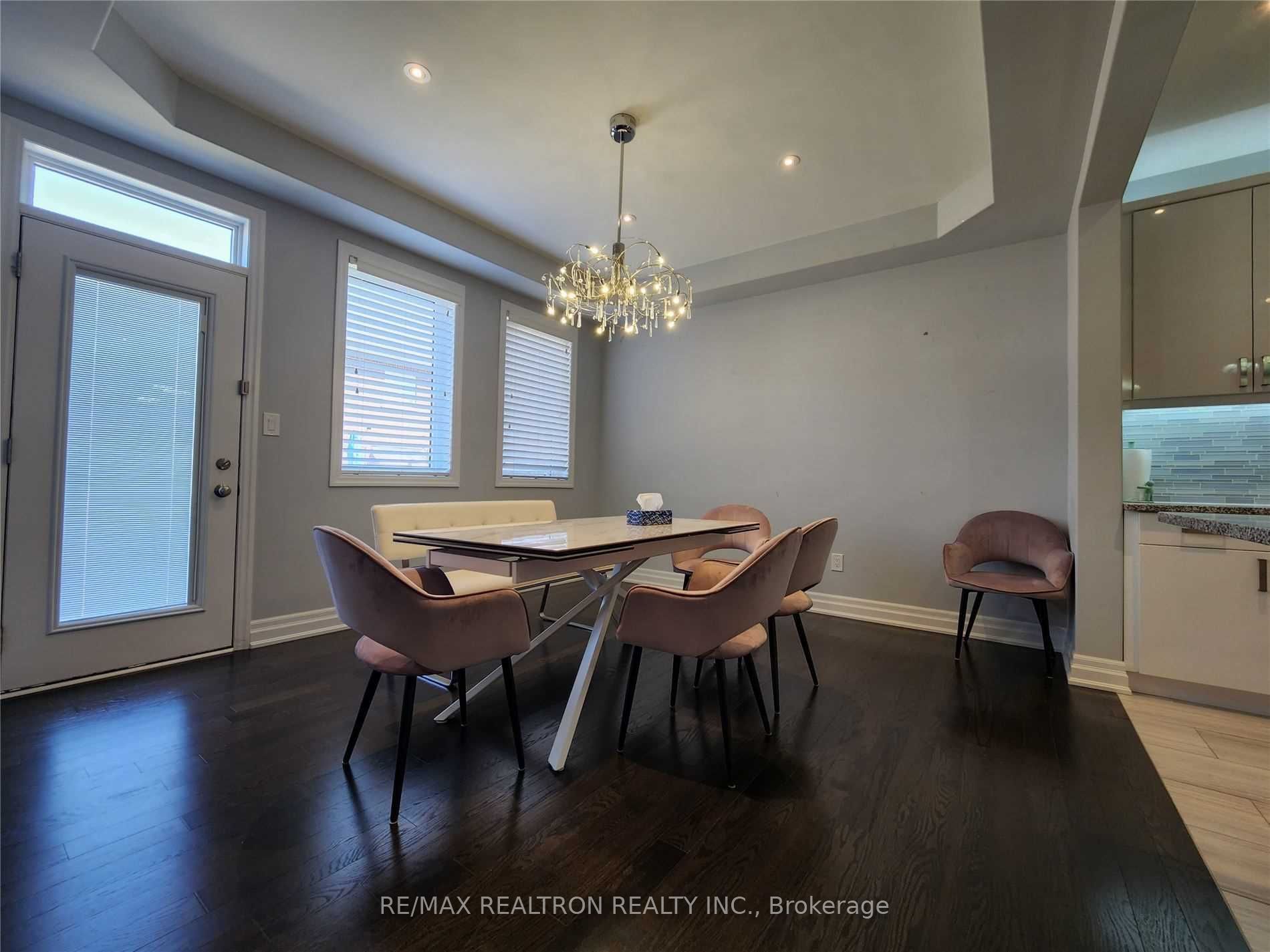 223 Thomas Phillips Drive, Aurora, ON L4G 0Y2 photo 5