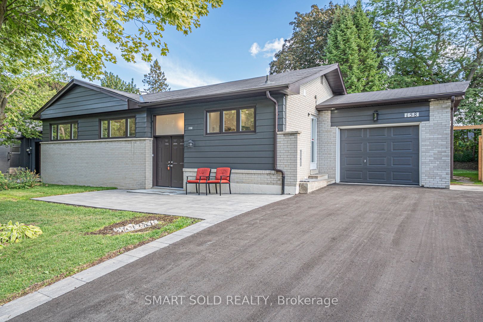 158 Park Avenue, Newmarket, ON L3Y 1V1