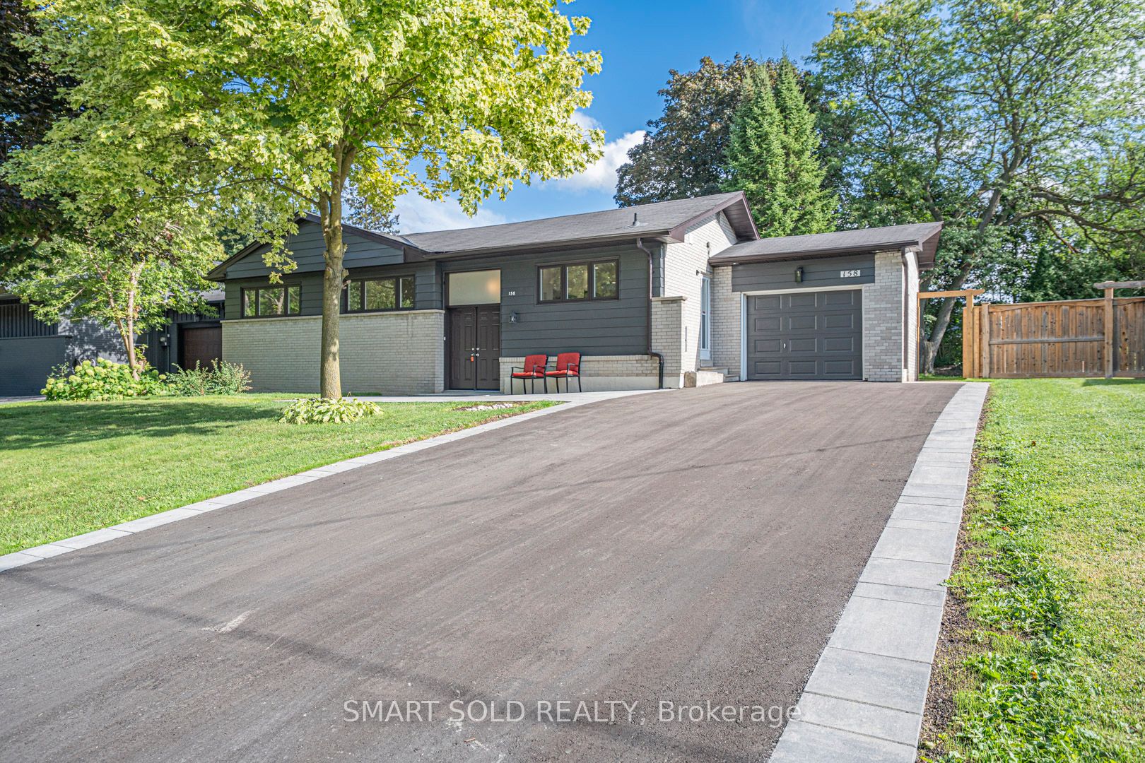 158 Park Avenue, Newmarket, ON L3Y 1V1 photo 2