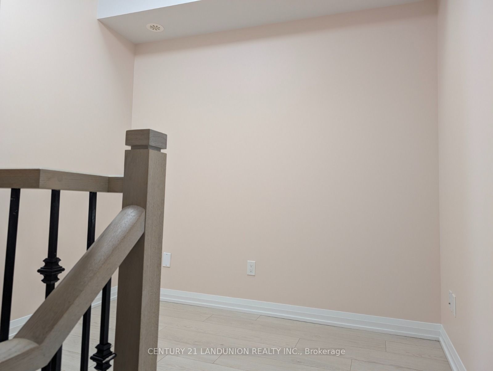 1050 Portage Parkway N/A 38, Vaughan, ON L4K 0K3