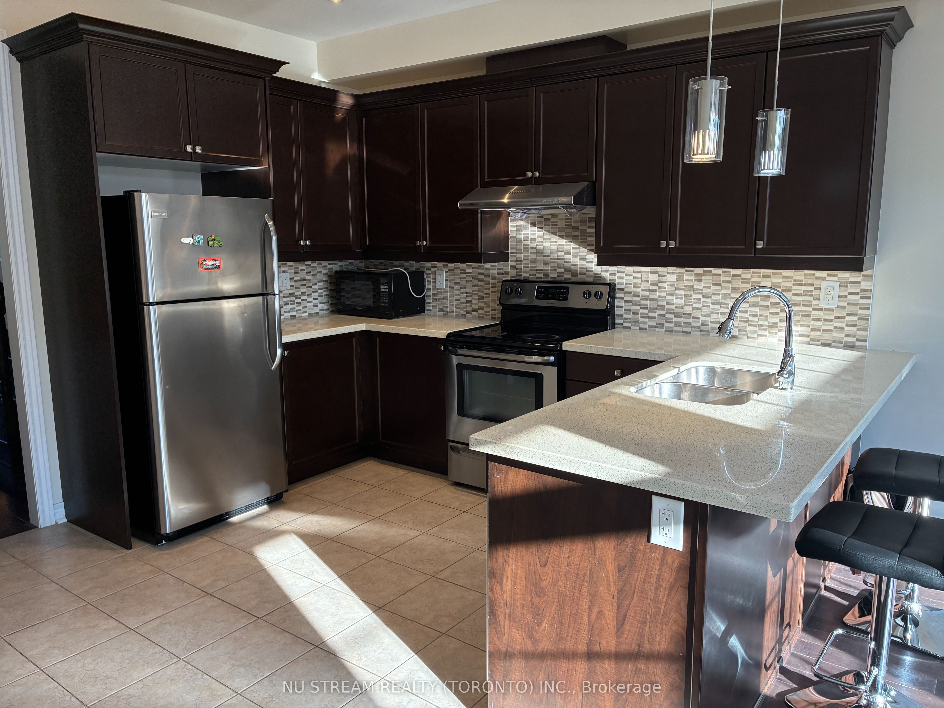 300 Delray Drive, Markham, ON L6E 0R1 photo 2