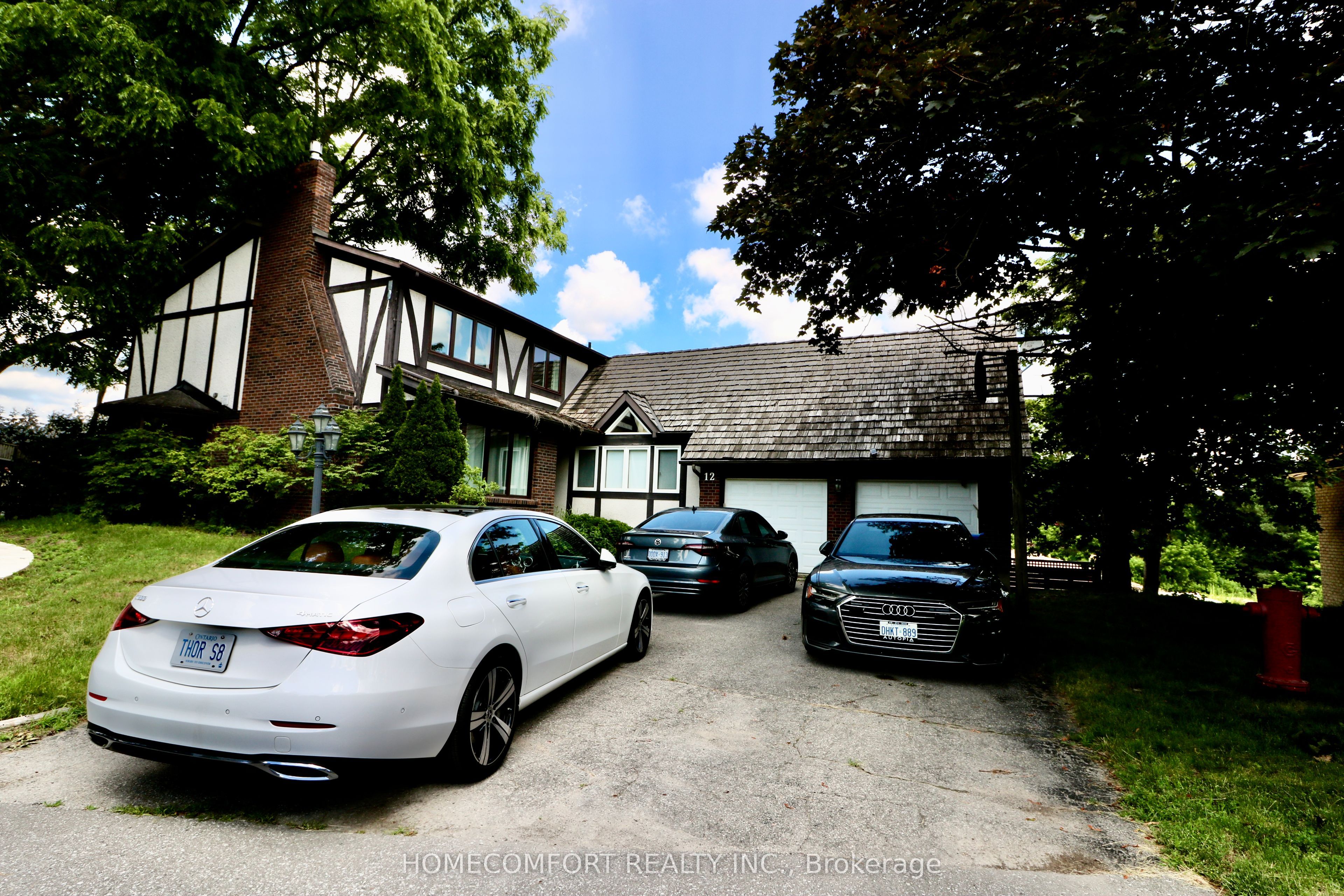 12 Banbury Court, Aurora, ON L4G 3M9