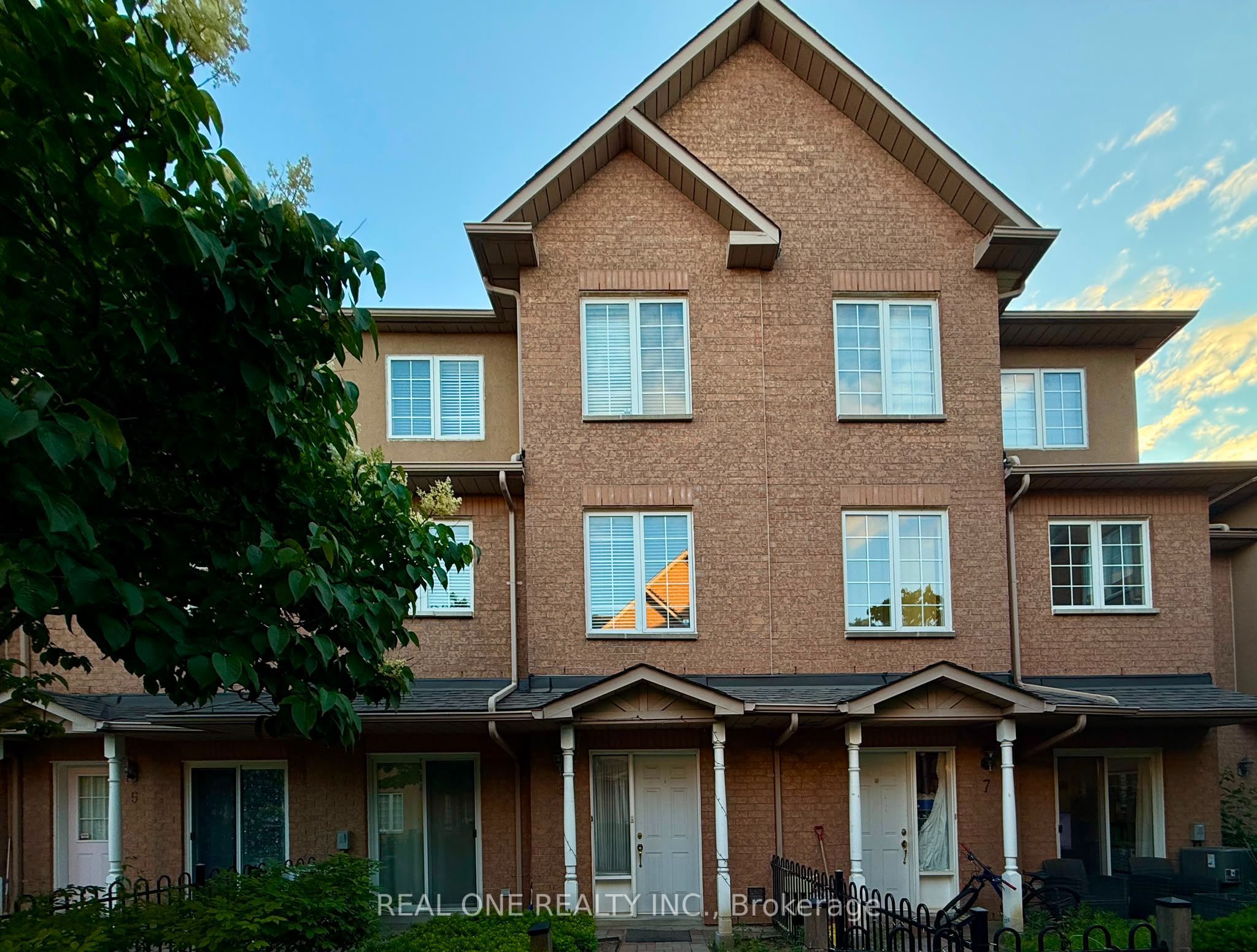 12 St Moritz Way 6, Markham, ON L3R 4E8