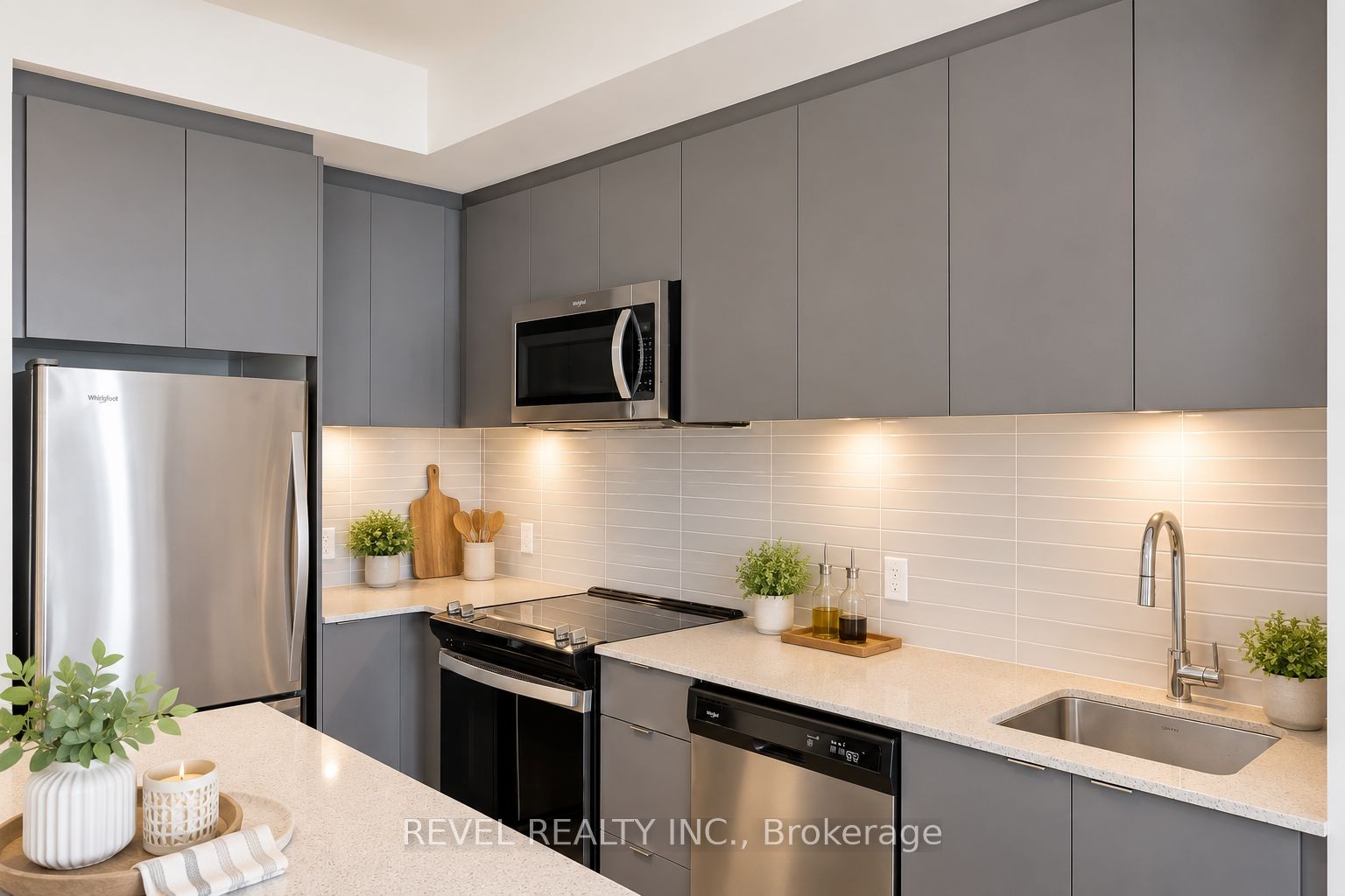 8868 Yonge Street 811E, Richmond Hill, ON L4C 0T4 photo 2