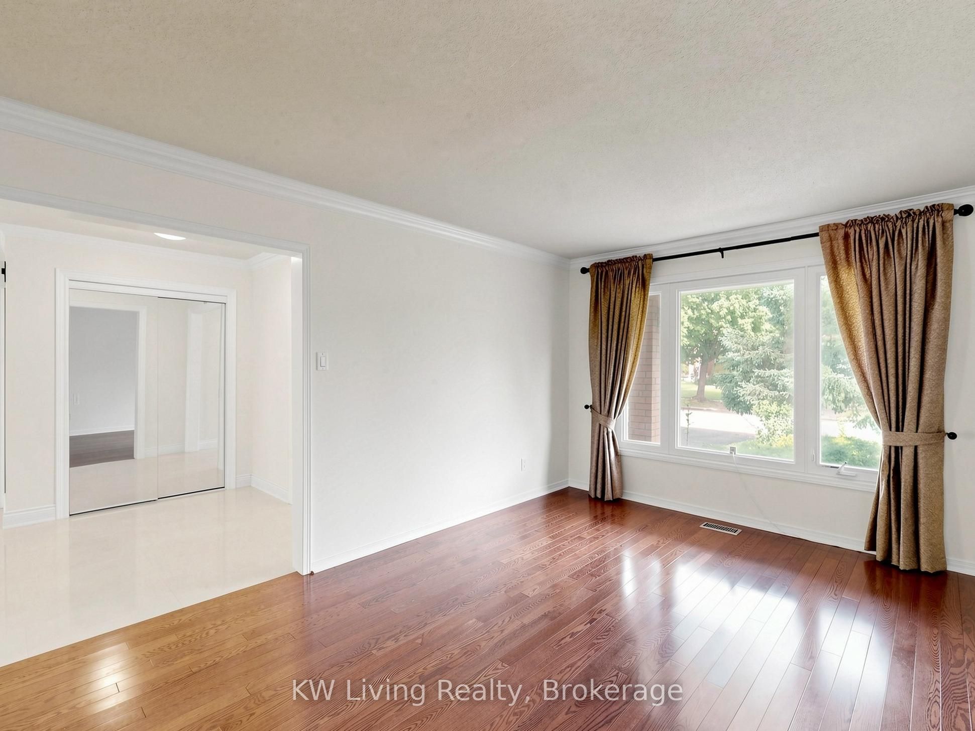 33 Southgate Crescent, Richmond Hill, ON L4B 2E4 photo 2