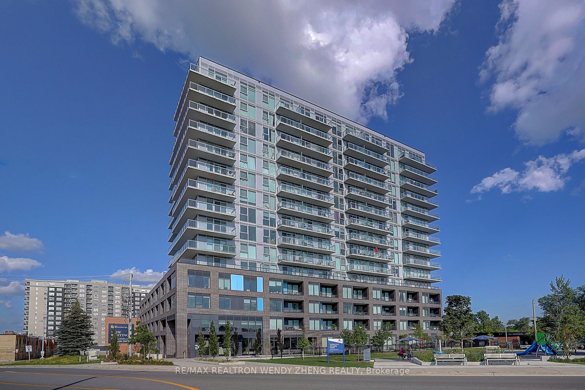 185 Deerfield Road 1002, Newmarket, ON L3Y 0G7