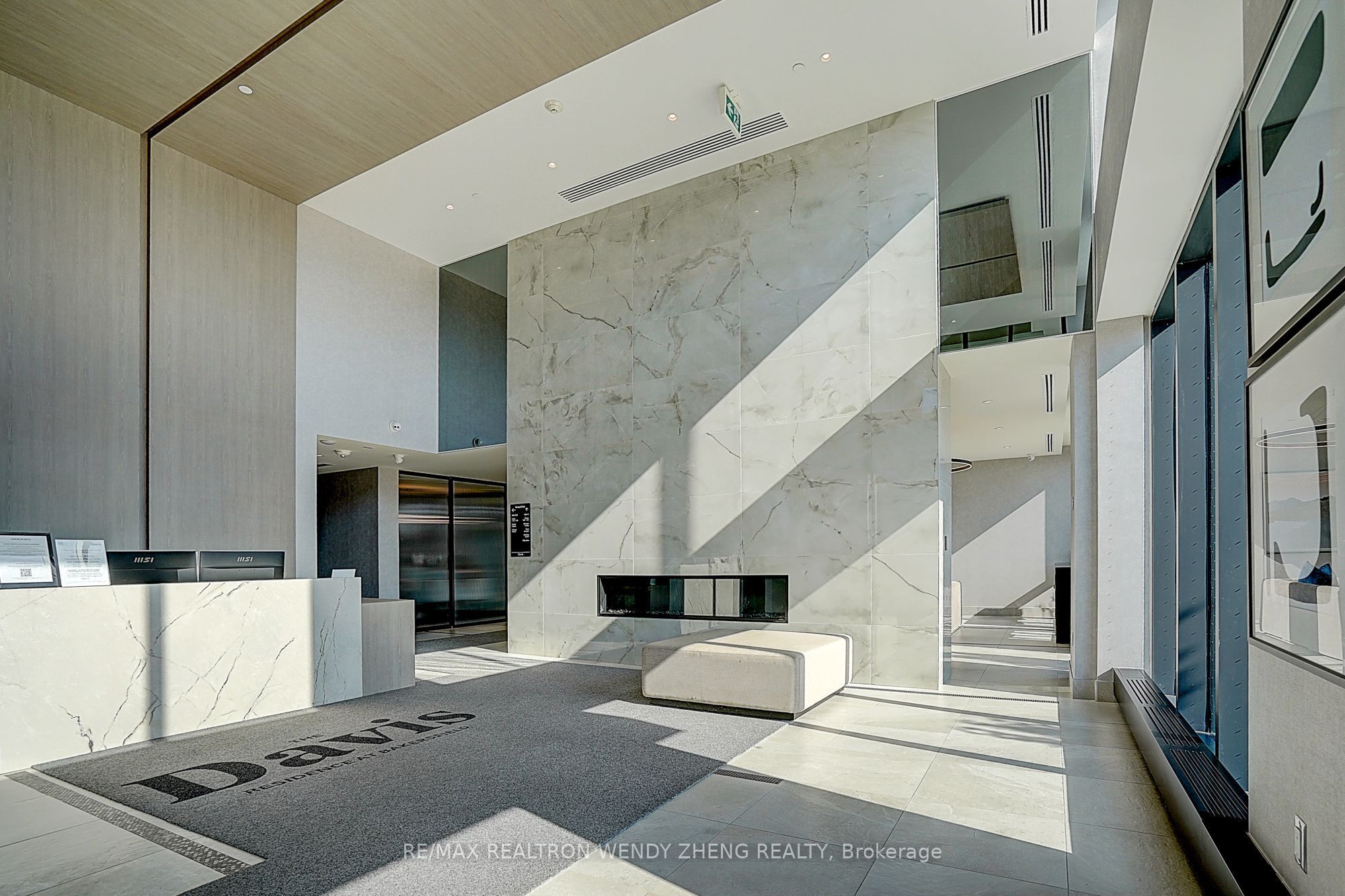 185 Deerfield Road 1002, Newmarket, ON L3Y 0G7 photo 2