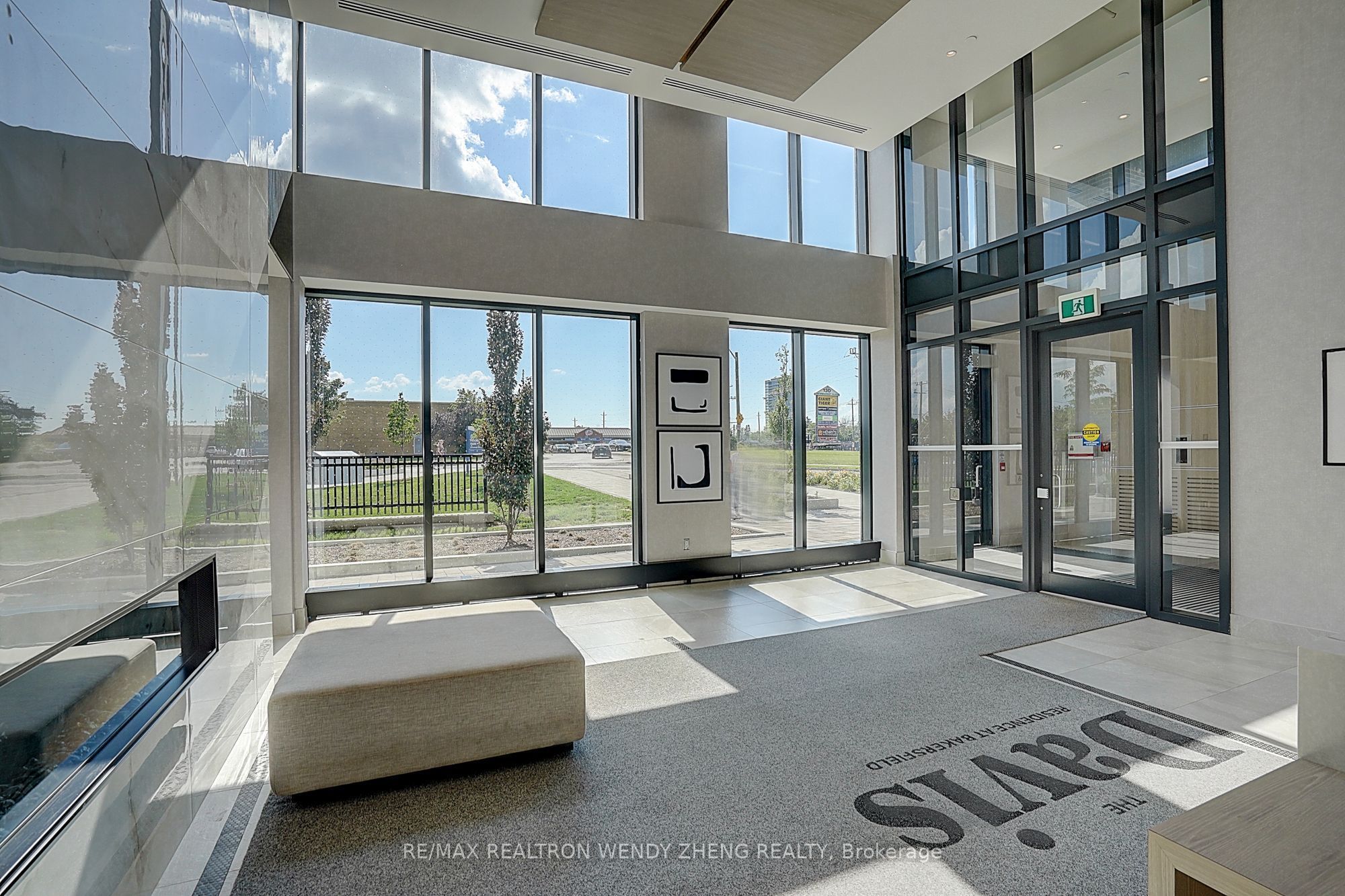 185 Deerfield Road 1002, Newmarket, ON L3Y 0G7 photo 3