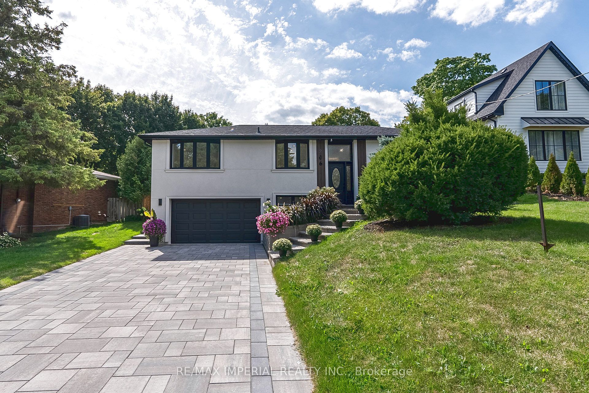 206 Richard Avenue, Newmarket, ON L3Y 4P7 photo 2