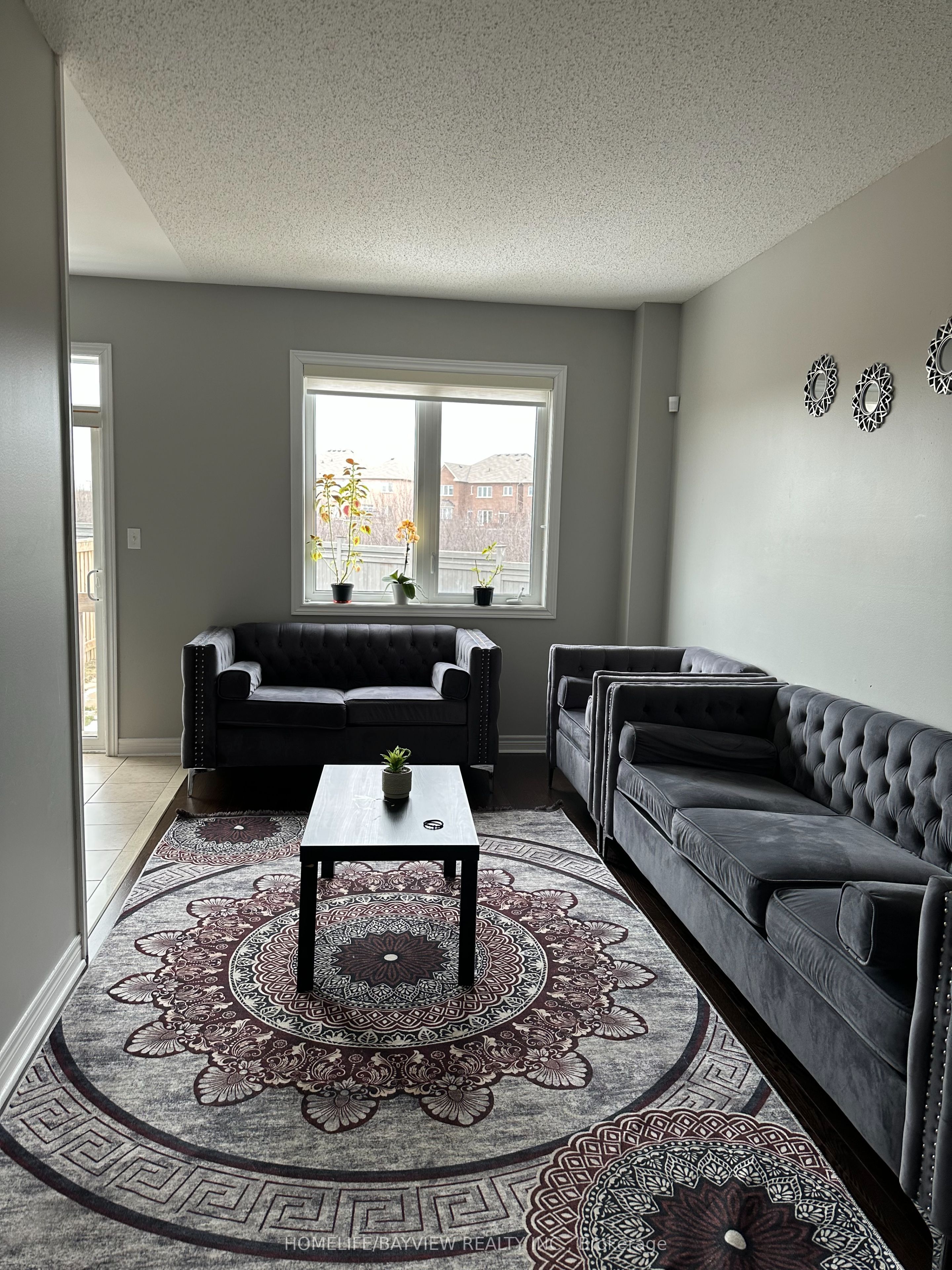 11 Collin Court, Richmond Hill, ON L4E 0X6 photo 2