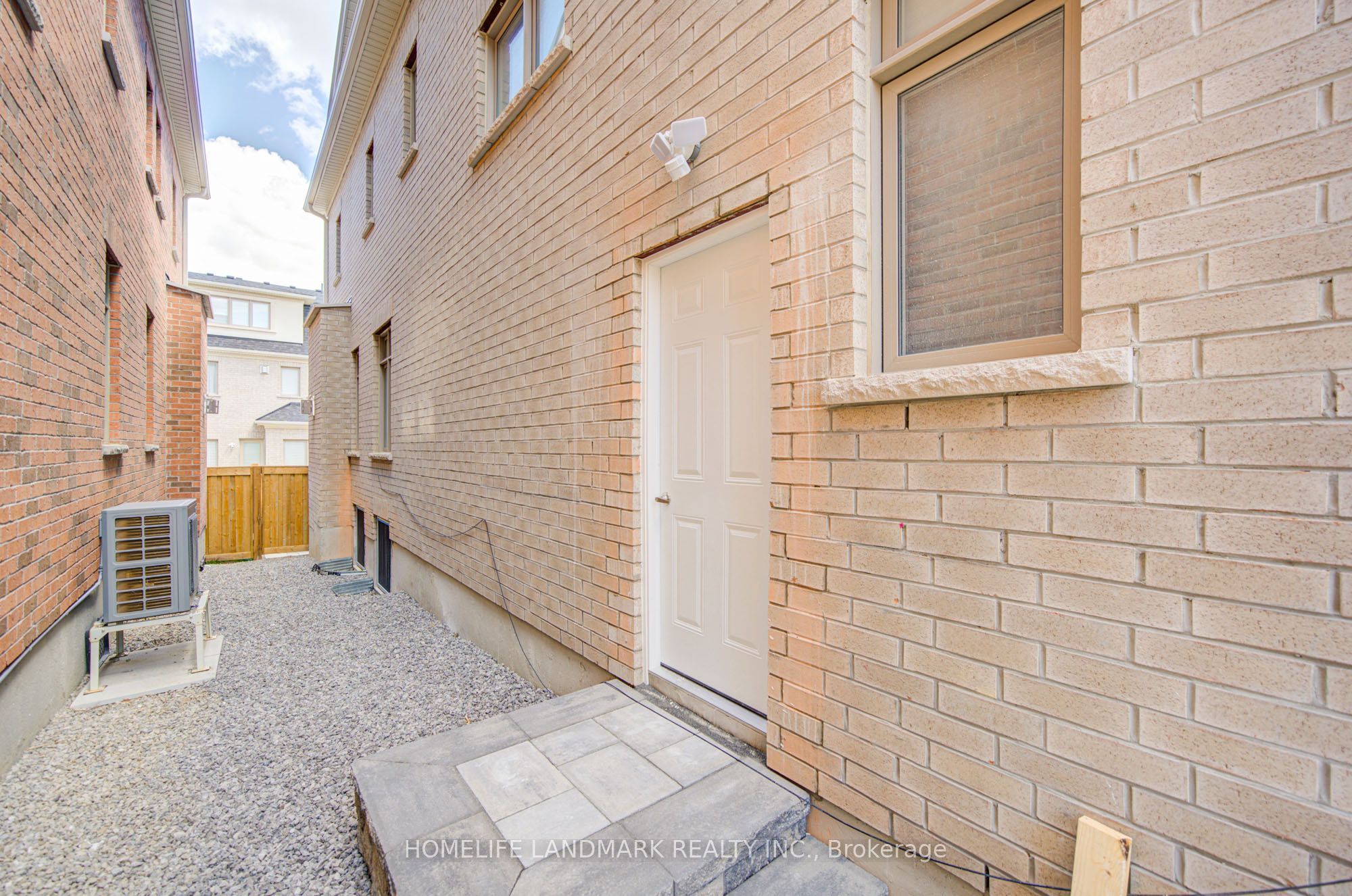 35 Red Giant Street Basement, Richmond Hill, ON L4C 4Y4 photo 3