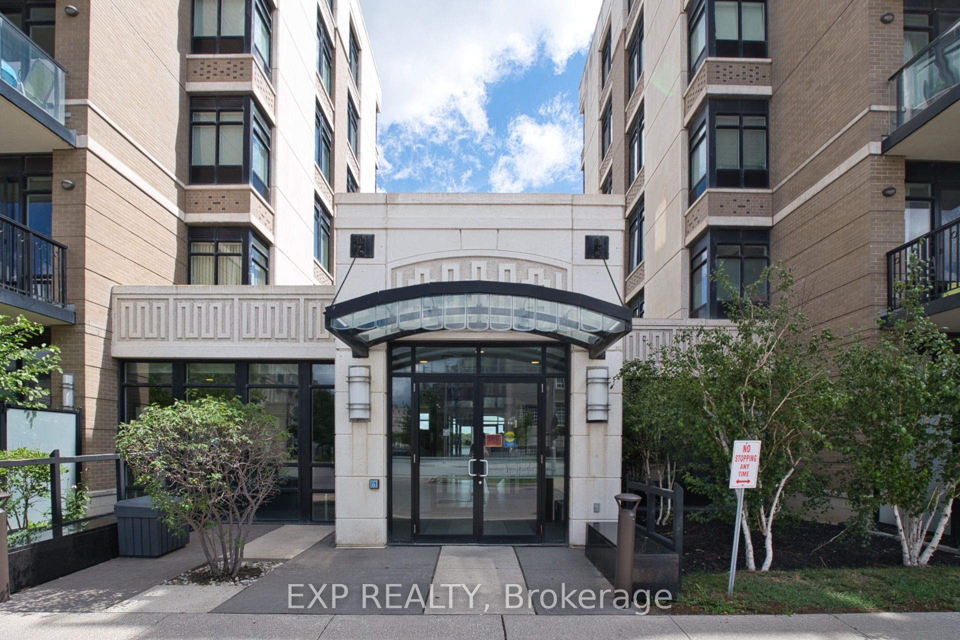 151 Upper Duke Crescent 310, Markham, ON L6G 0E1 photo 3