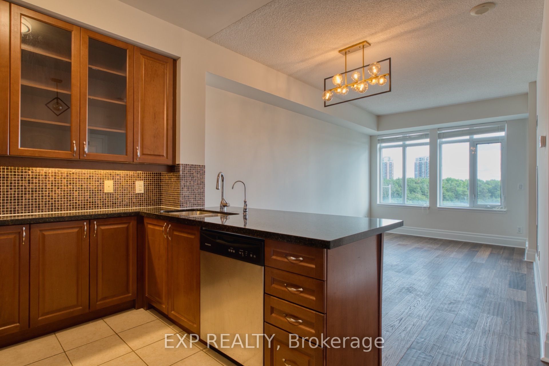 151 Upper Duke Crescent 310, Markham, ON L6G 0E1 photo 5