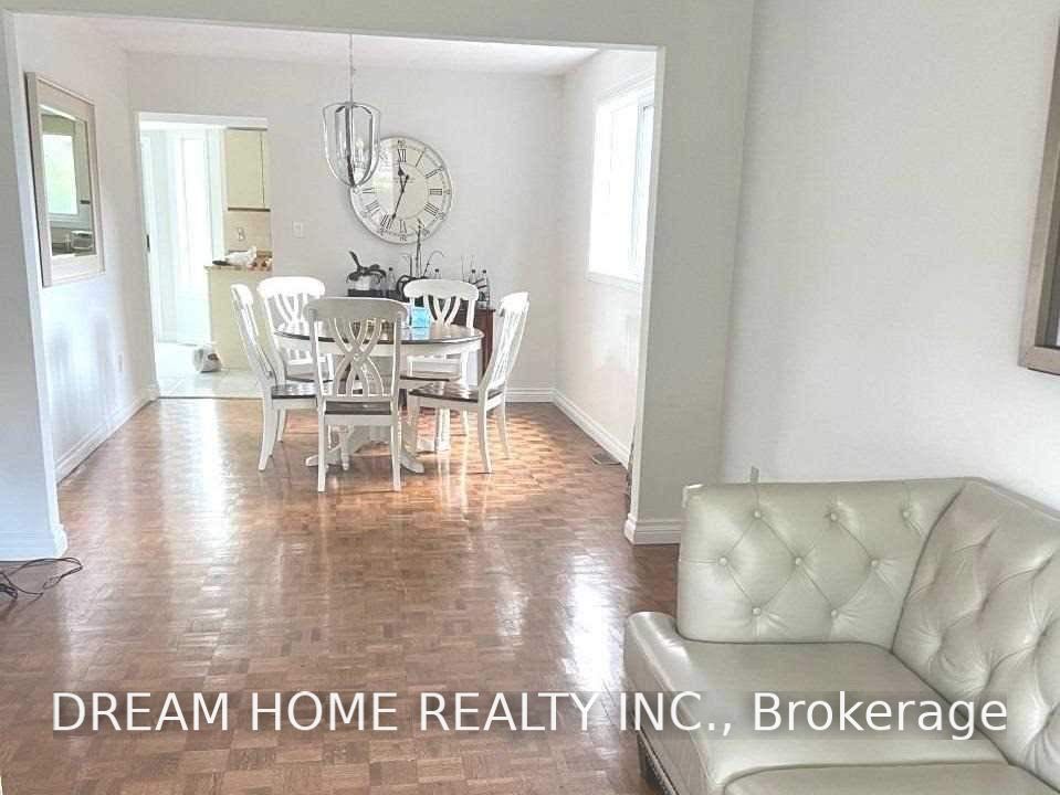 25 Yongehurst Road, Richmond Hill, ON L4C 3T3 photo 2