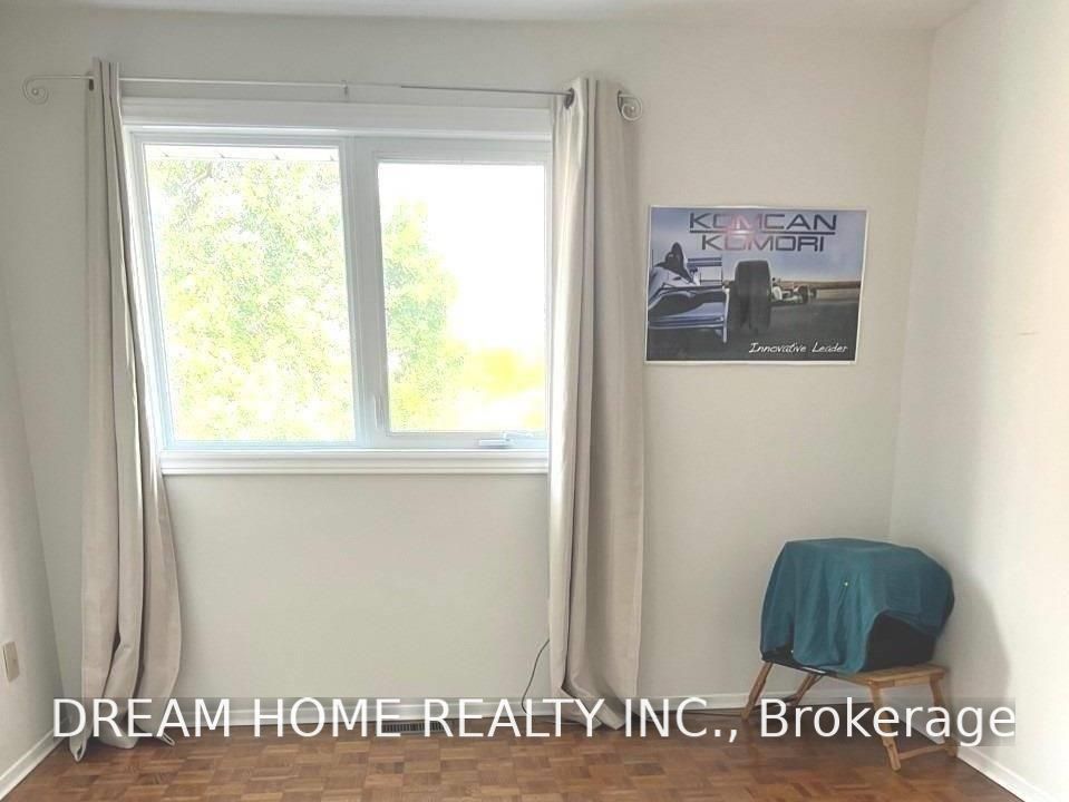 25 Yongehurst Road, Richmond Hill, ON L4C 3T3 photo 4
