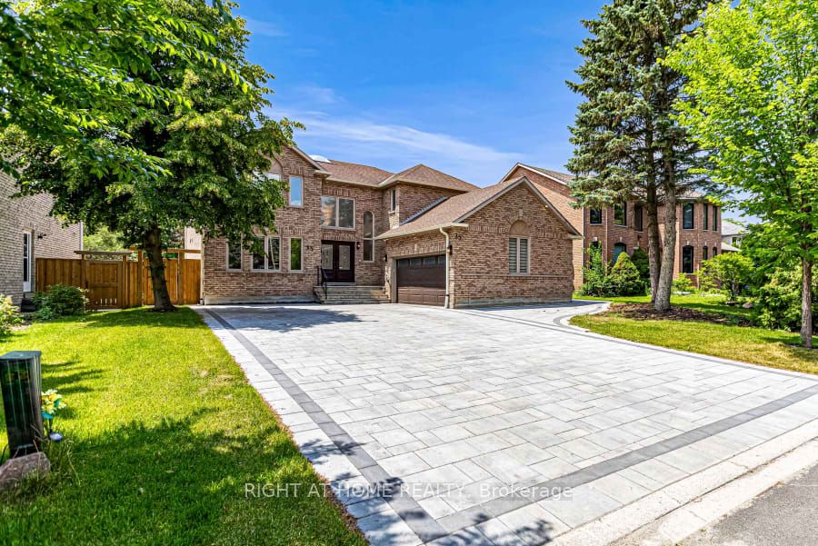 35 Harmony Hill Crescent, Richmond Hill, ON L4C 8Z2 photo 4