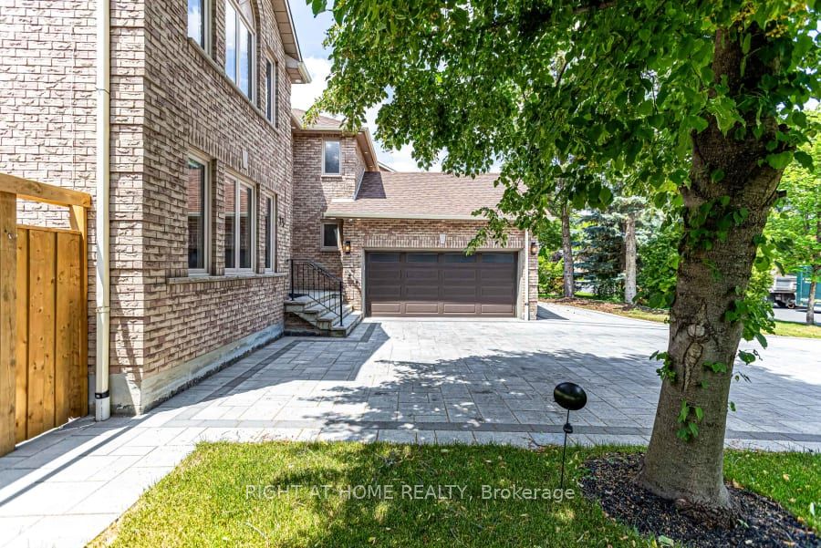 35 Harmony Hill Crescent, Richmond Hill, ON L4C 8Z2 photo 5