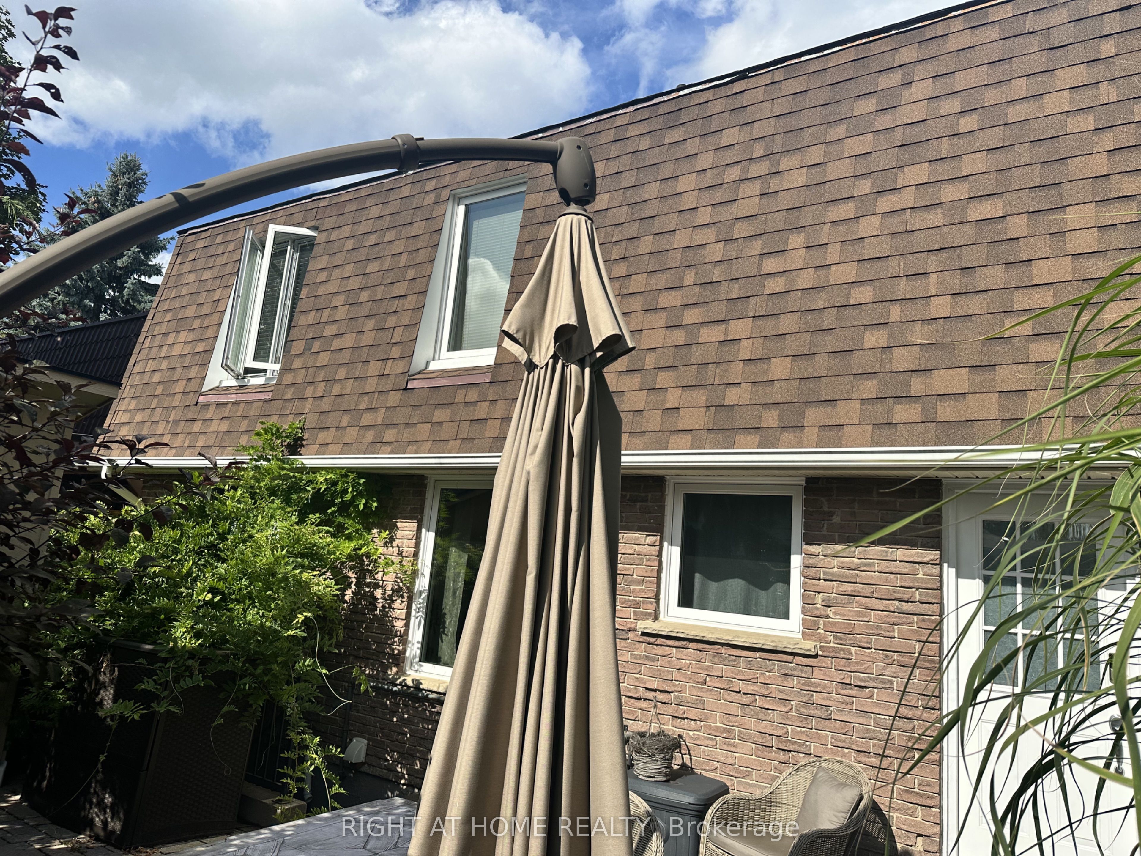56 Penwick Crescent, Richmond Hill, ON L4C 5B4 photo 3