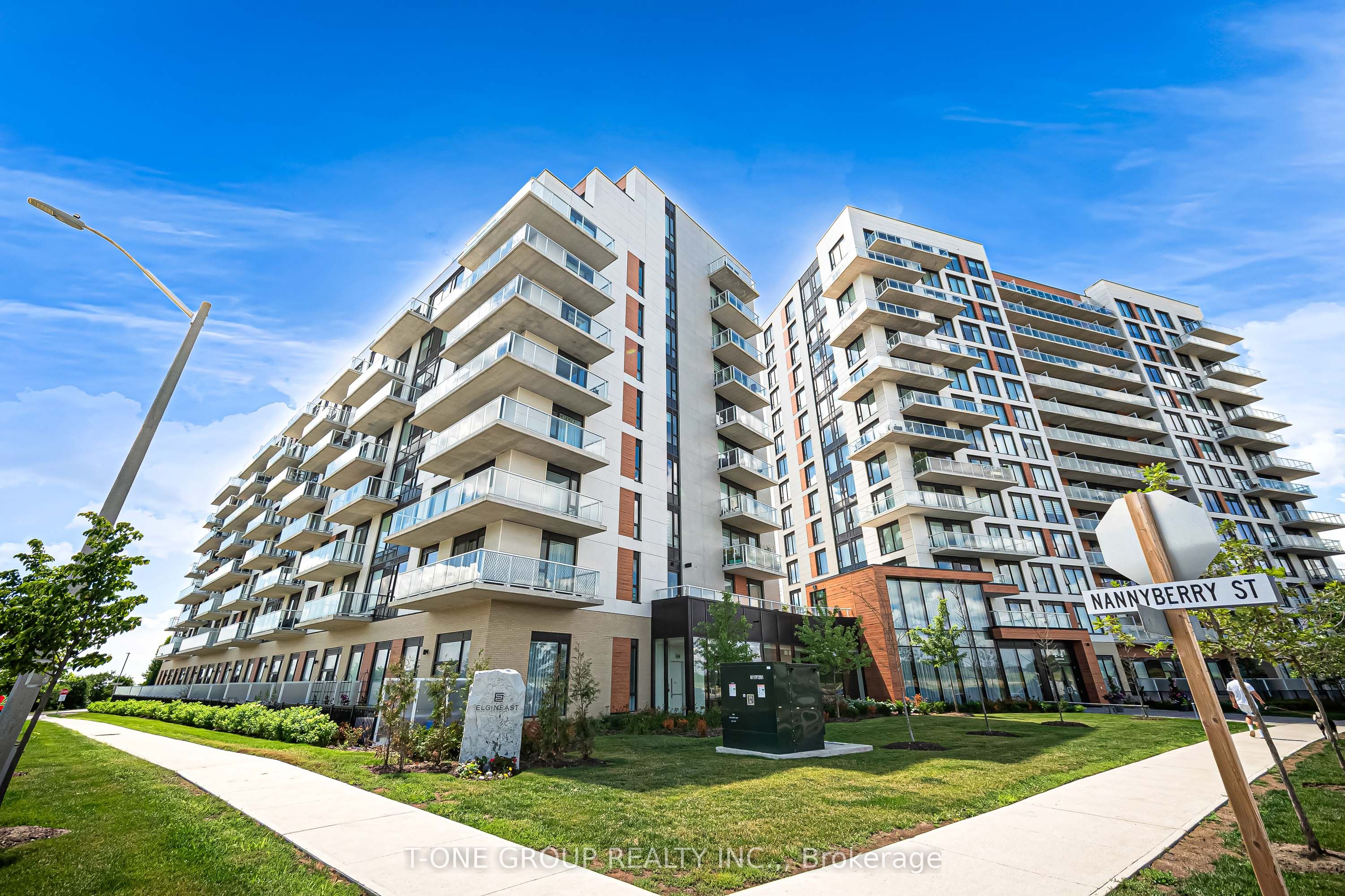 6 David Eyer Road 313, Richmond Hill, ON L4S 0N5 photo 2