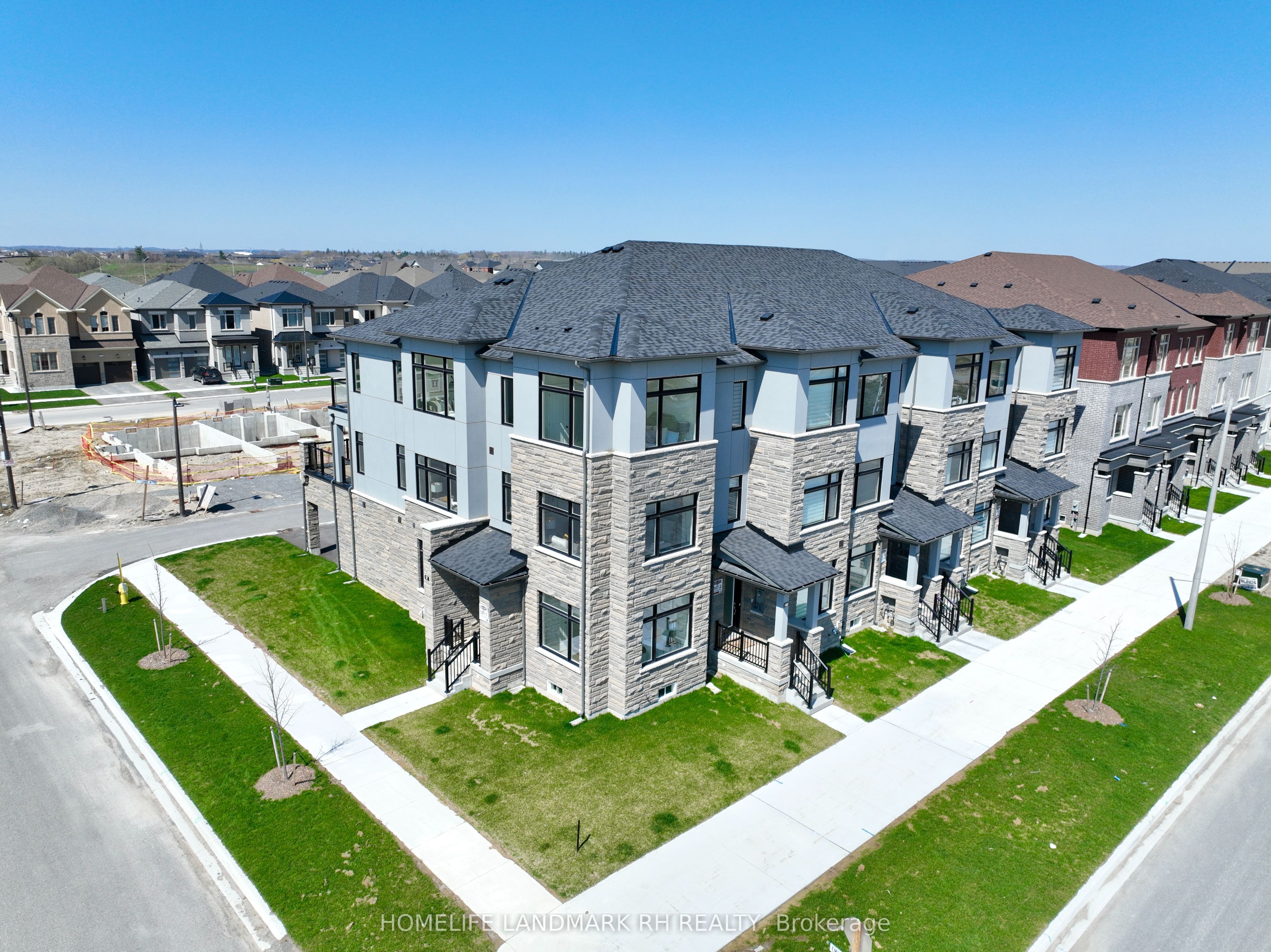 231 Leslie Richard St Drive, Markham, ON L6C 1N3