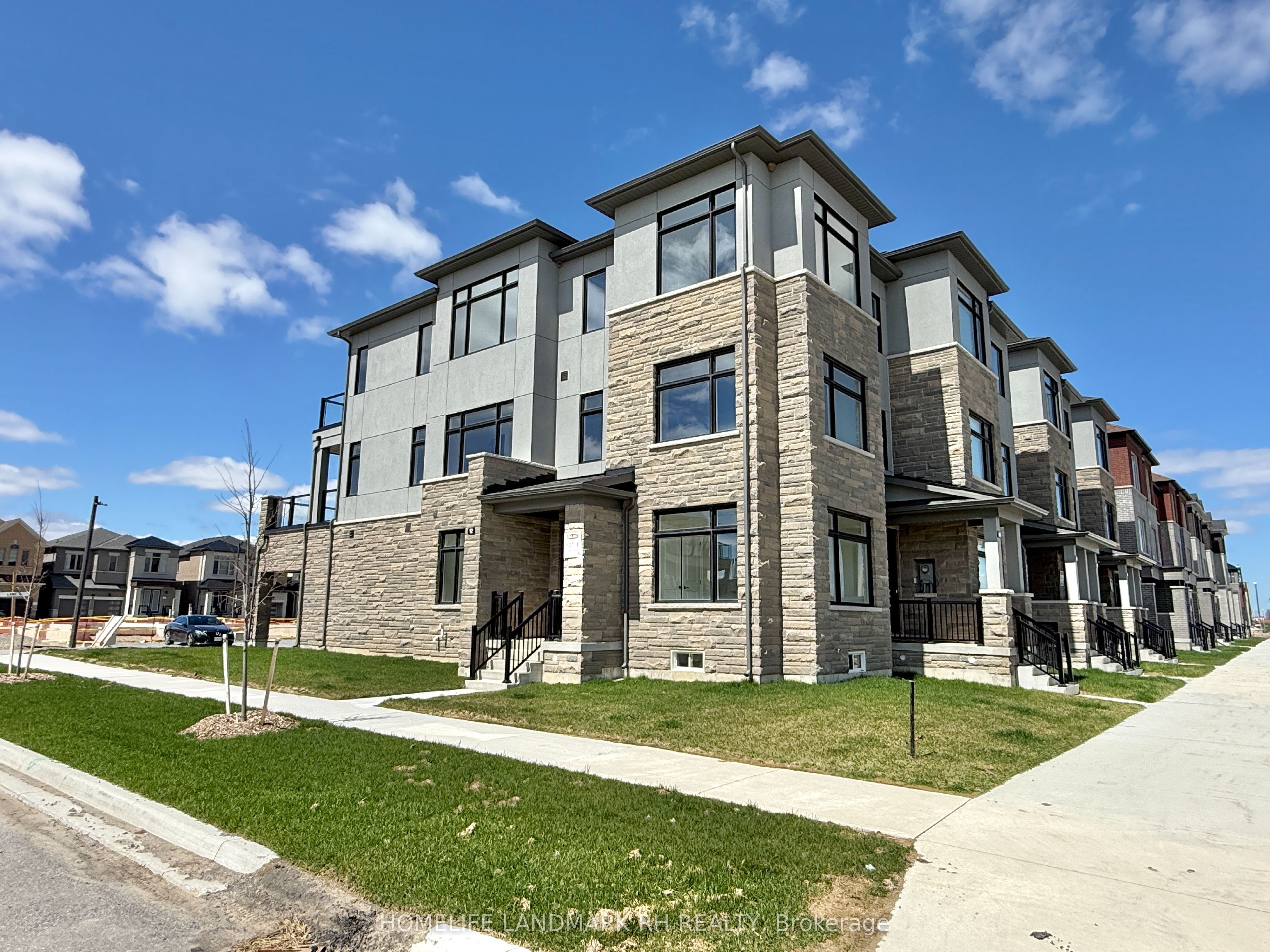 231 Leslie Richard St Drive, Markham, ON L6C 1N3 photo 3