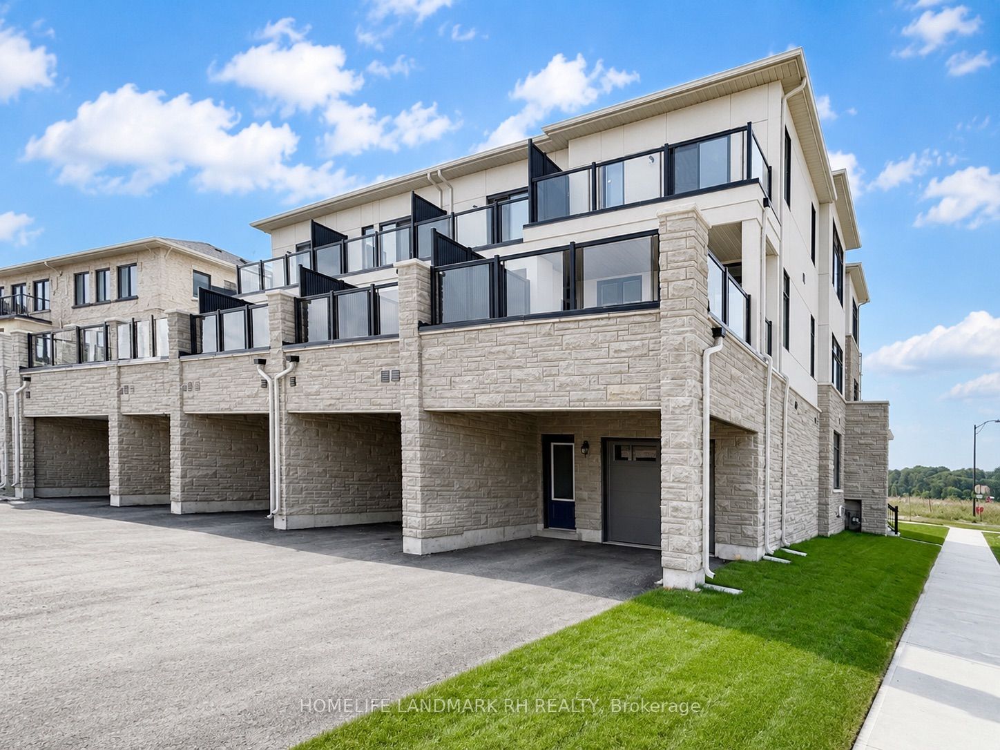 231 Leslie Richard St Drive, Markham, ON L6C 1N3 photo 4
