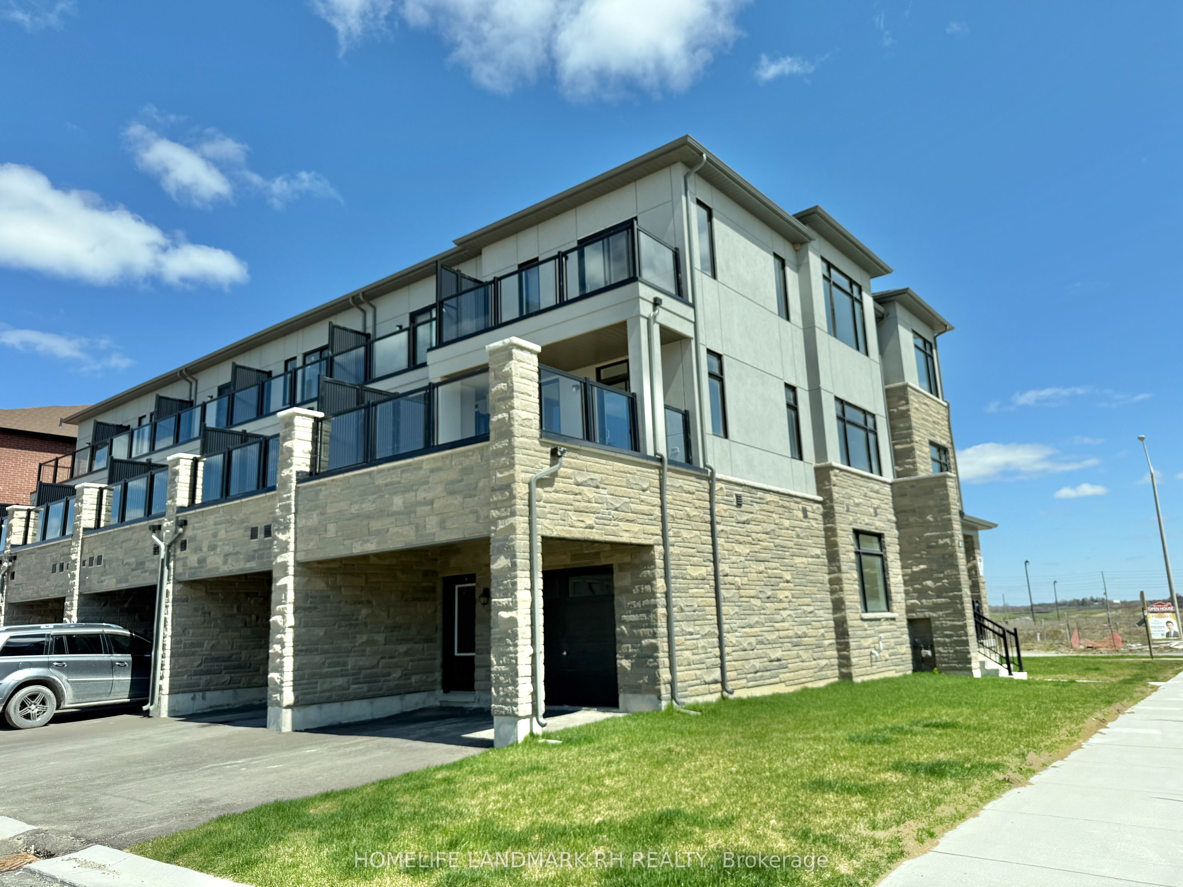 231 Leslie Richard St Drive, Markham, ON L6C 1N3 photo 5