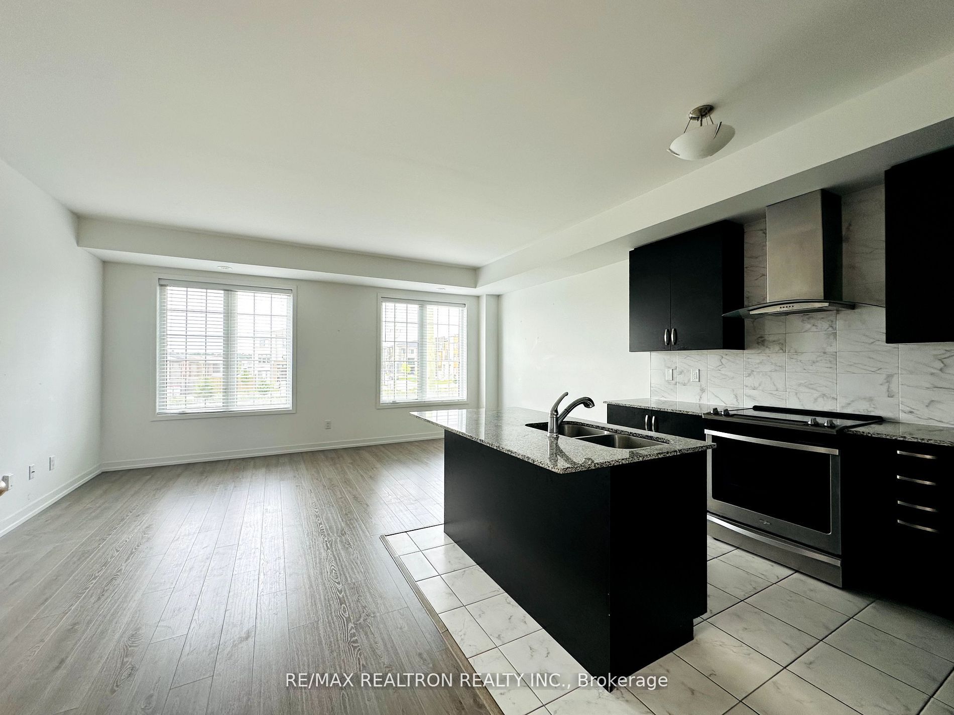 193 Harding Park Street, Newmarket, ON L3Y 0E3