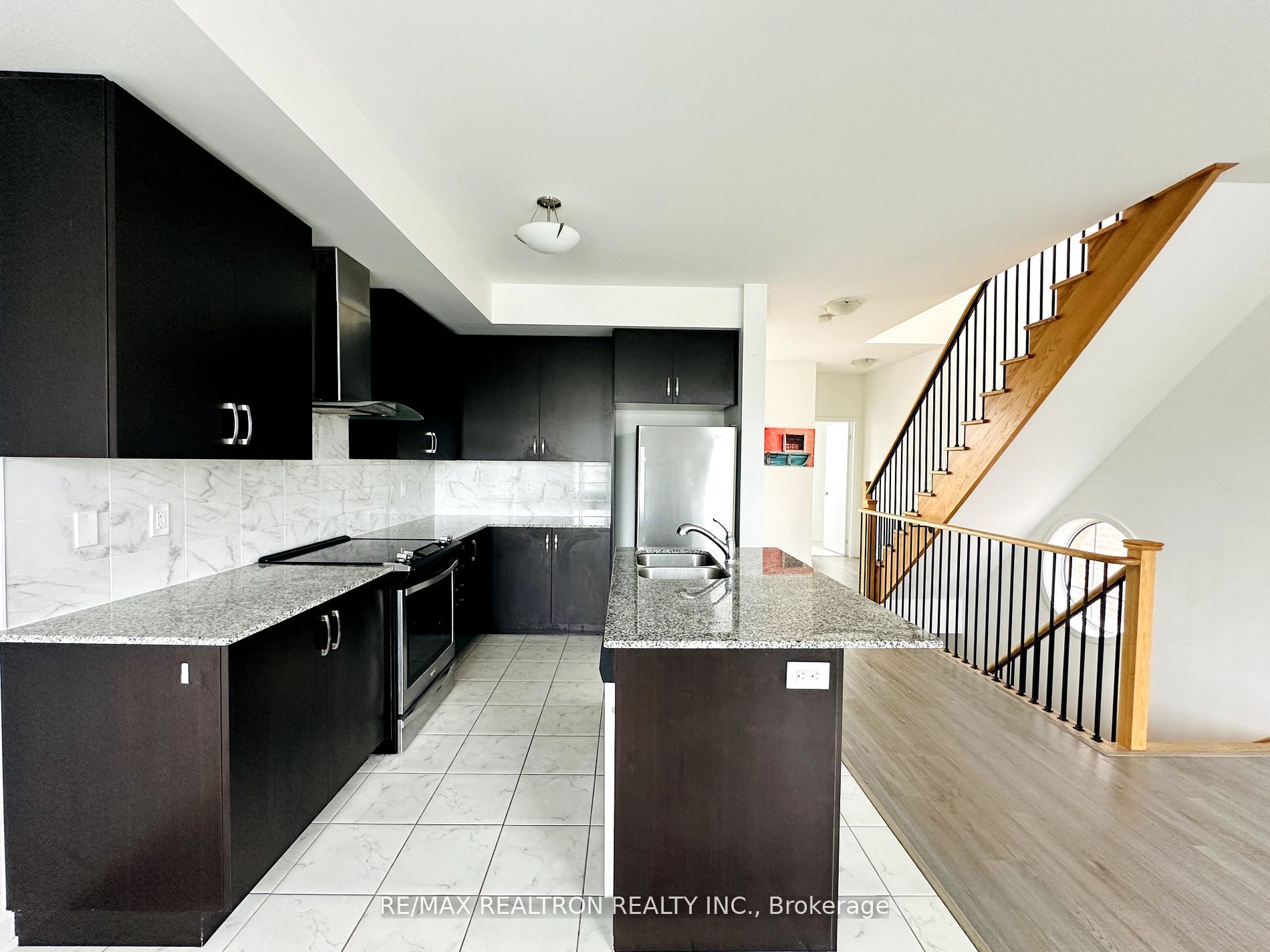 193 Harding Park Street, Newmarket, ON L3Y 0E3 photo 5